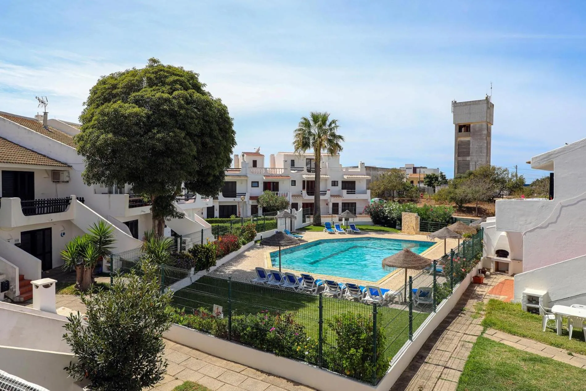 B71 - Pipas House in Lagos