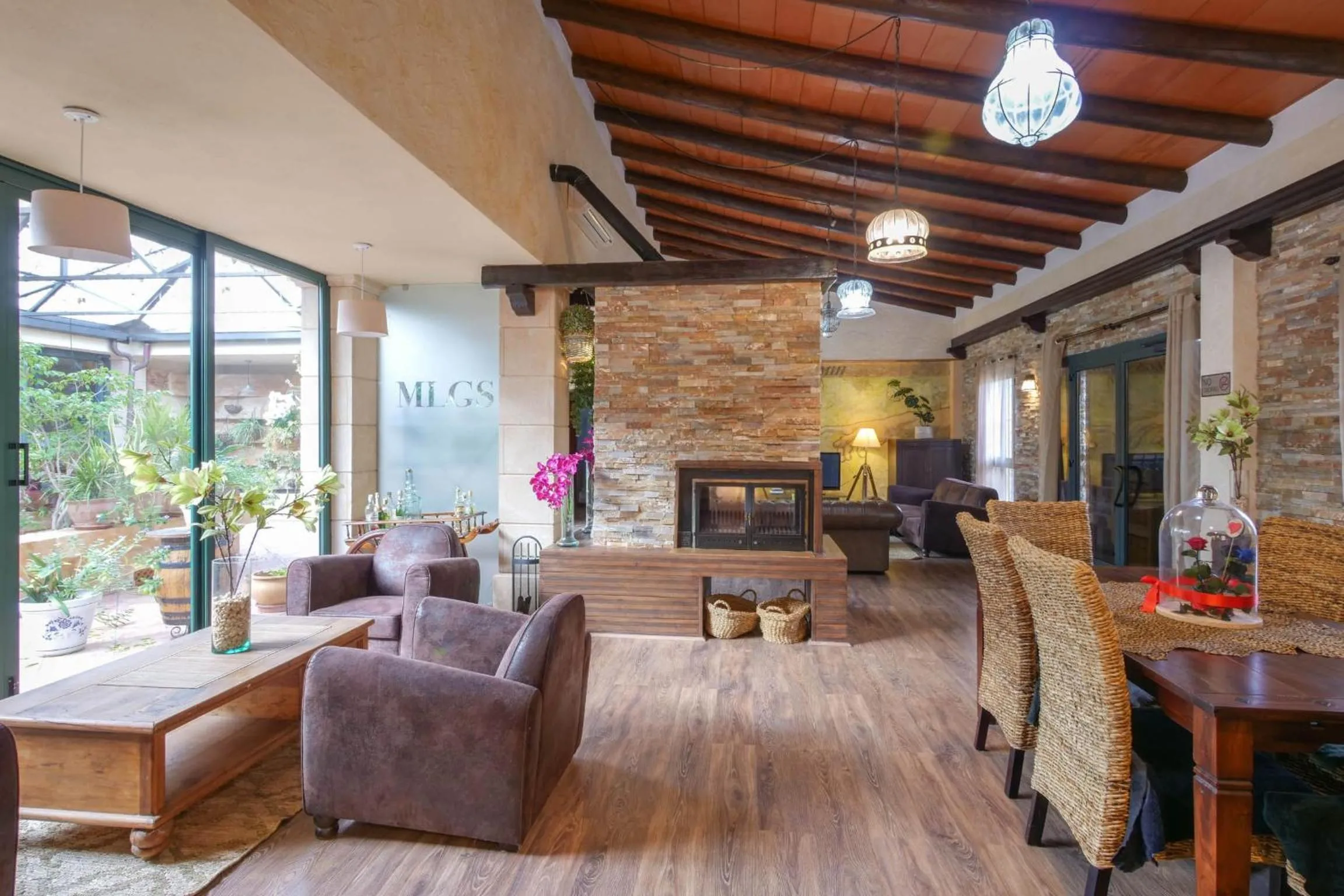 Property building in Melongos