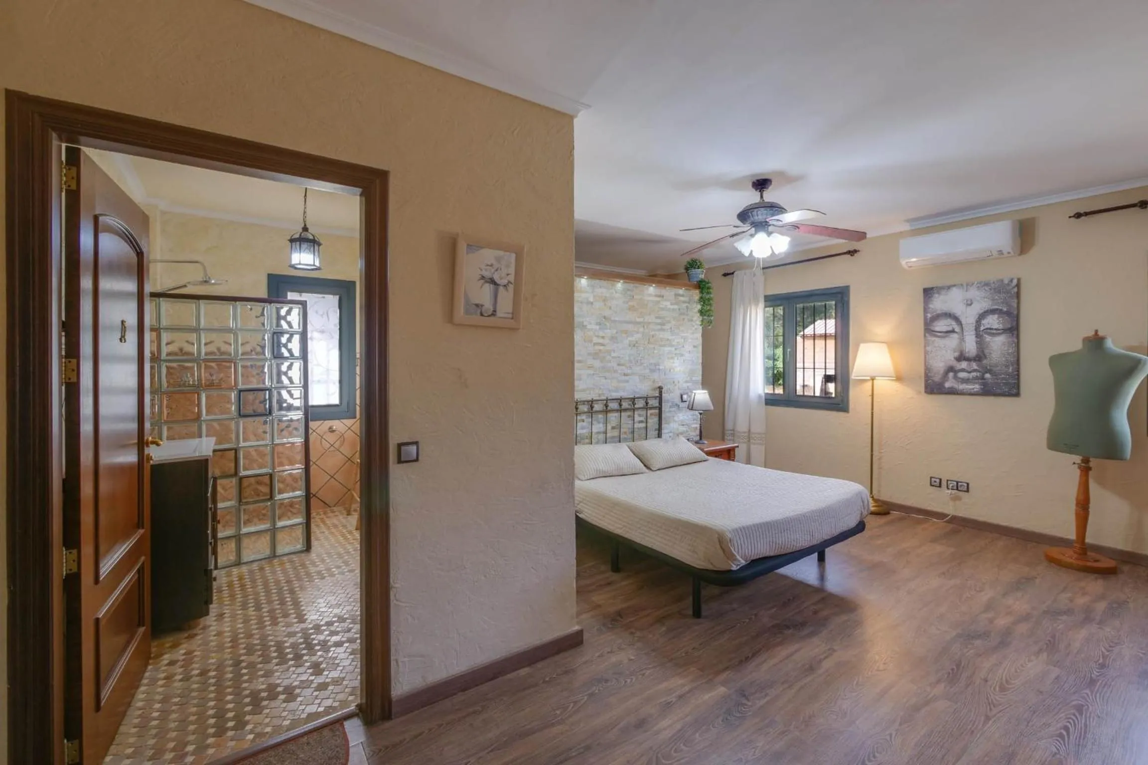 Living room, Bed in Melongos