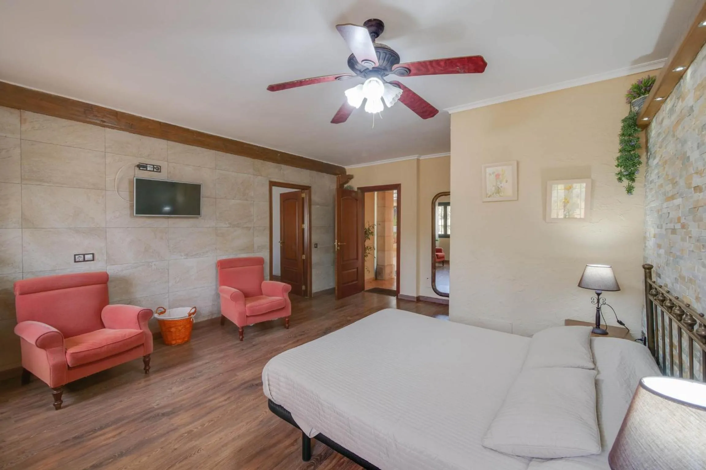 Living room, Bed in Melongos