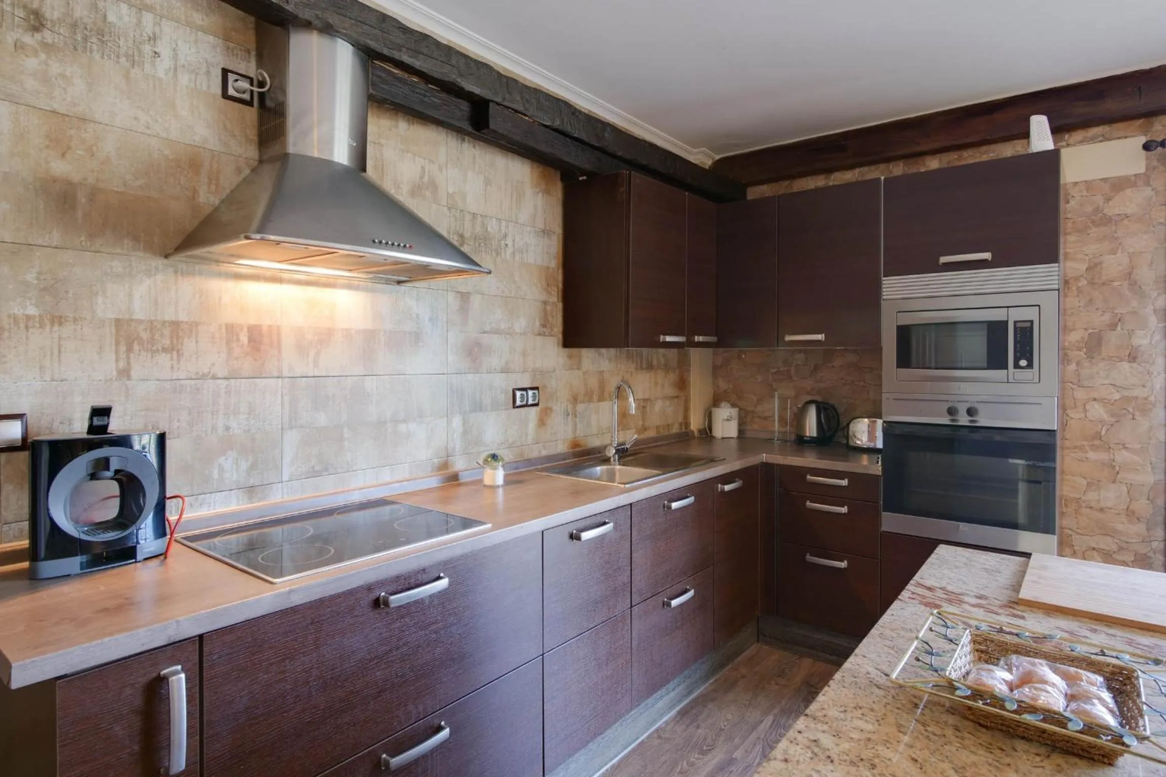 Kitchen or kitchenette in Melongos