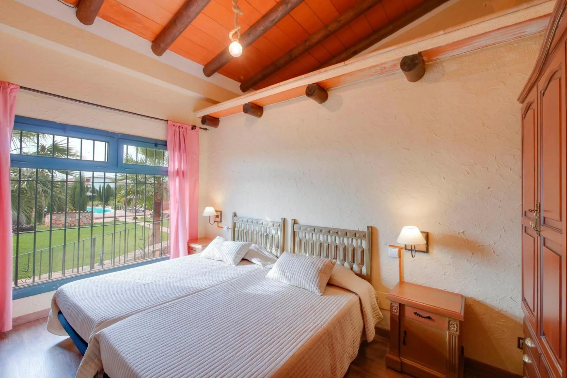 Living room, Bed in Melongos