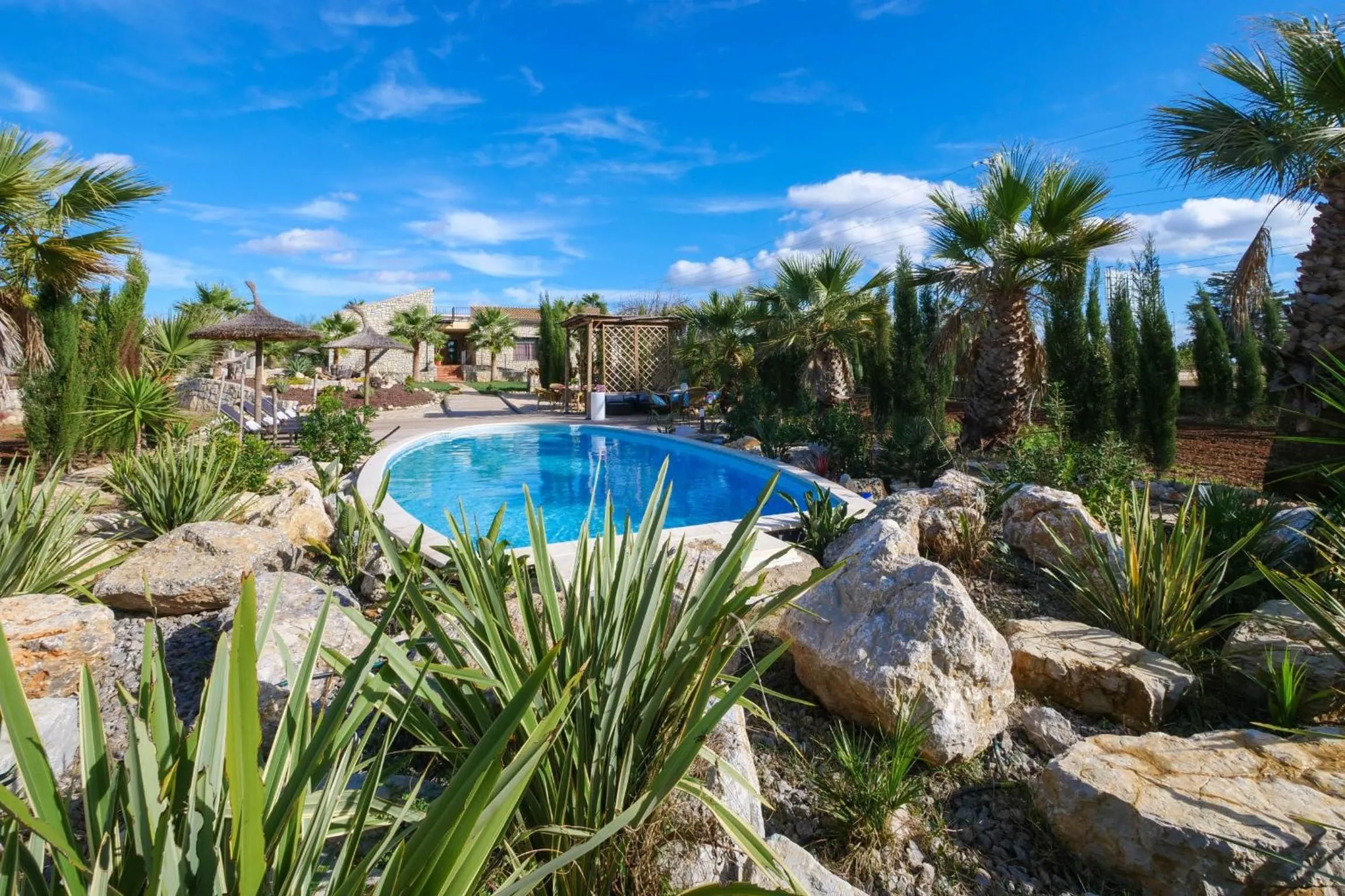 Villa with Garden View in Melongos