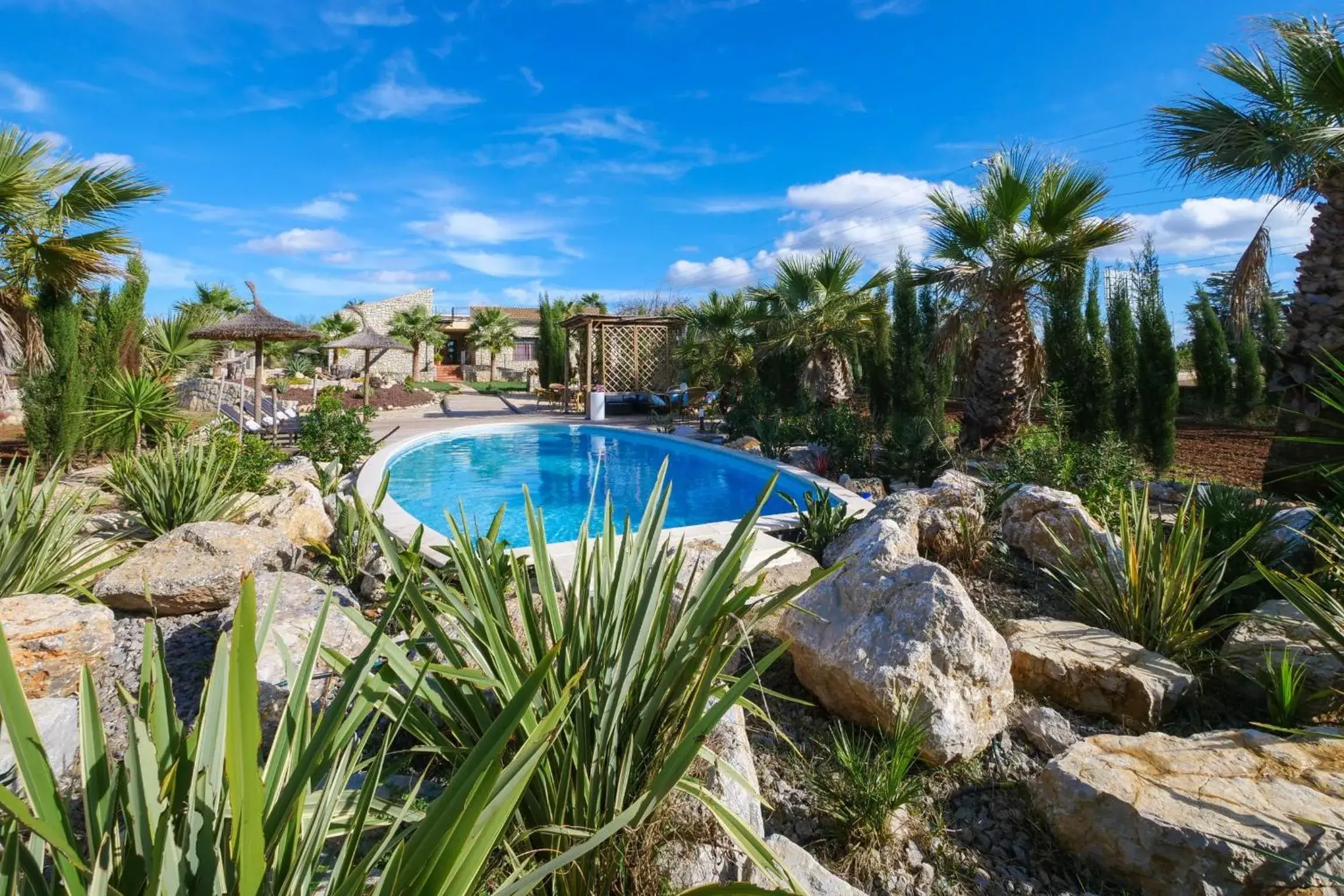 Villa with Garden View in Melongos Villa with Garden View in Melongos