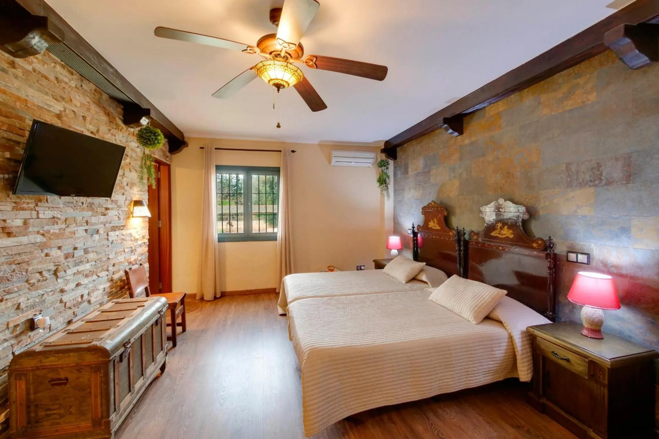 Living room, Bed in Melongos