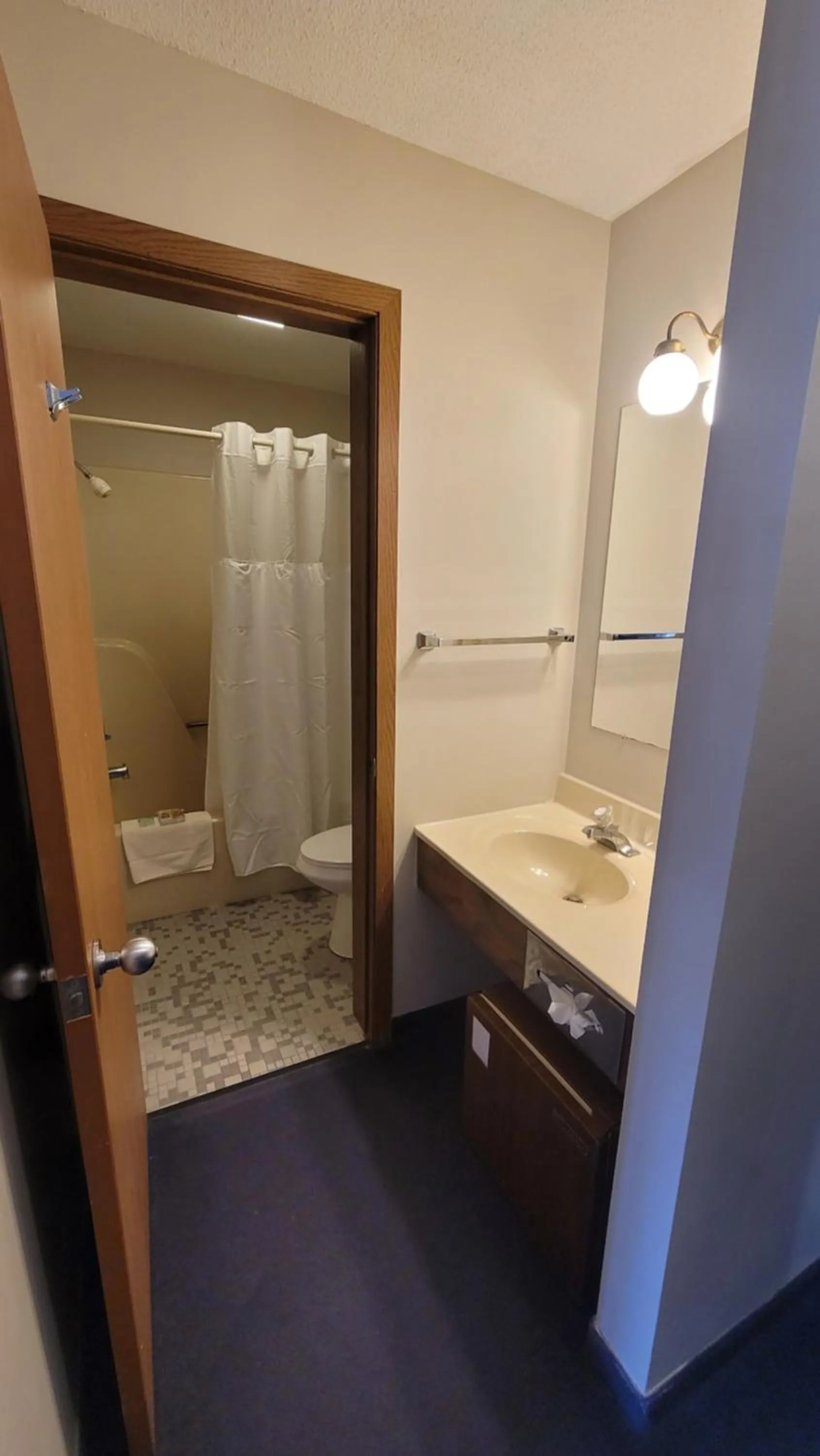 Shower in Lumberjack Inn