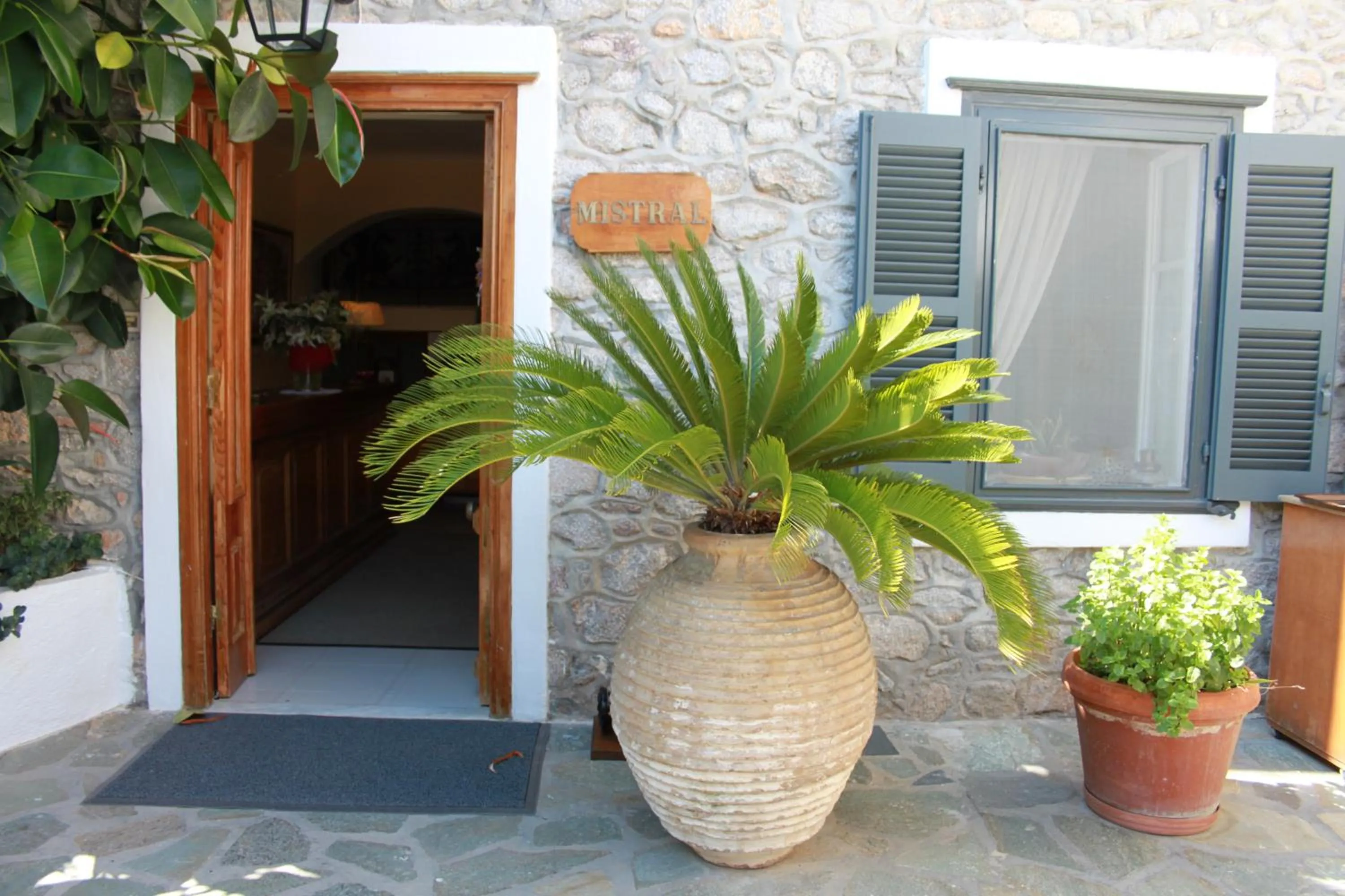 Facade/entrance in Mistral Hotel