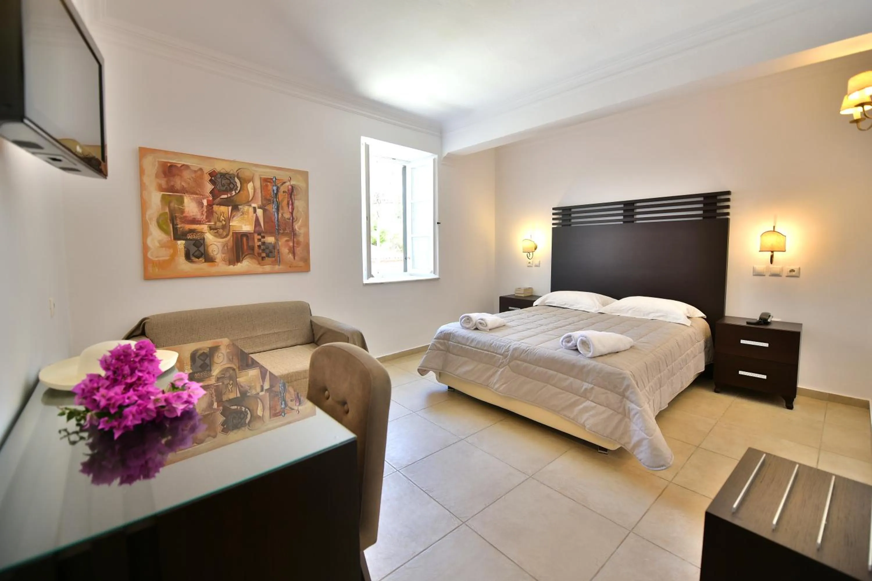 Bedroom, Bed in Mistral Hotel