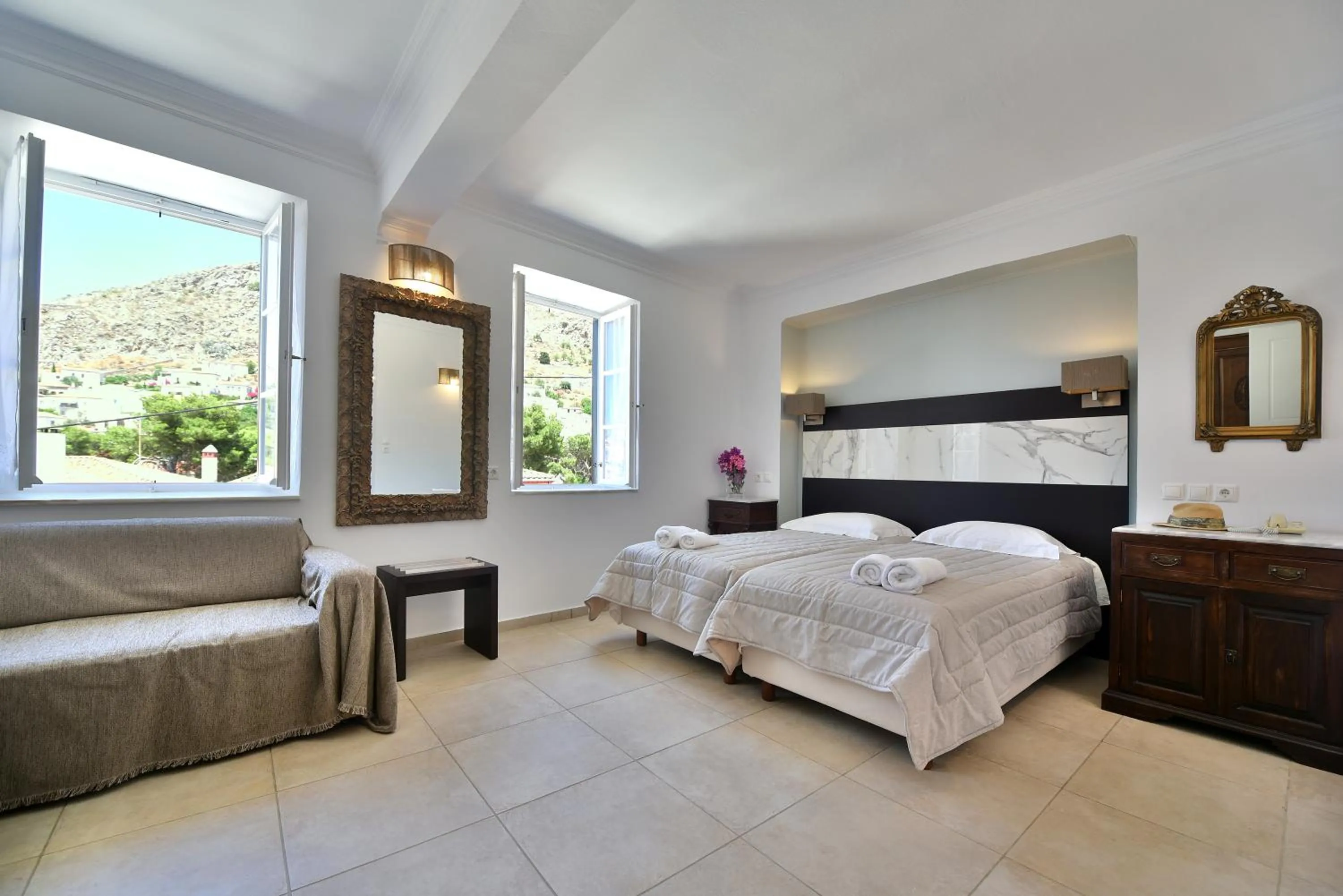 Bedroom, Bed in Mistral Hotel