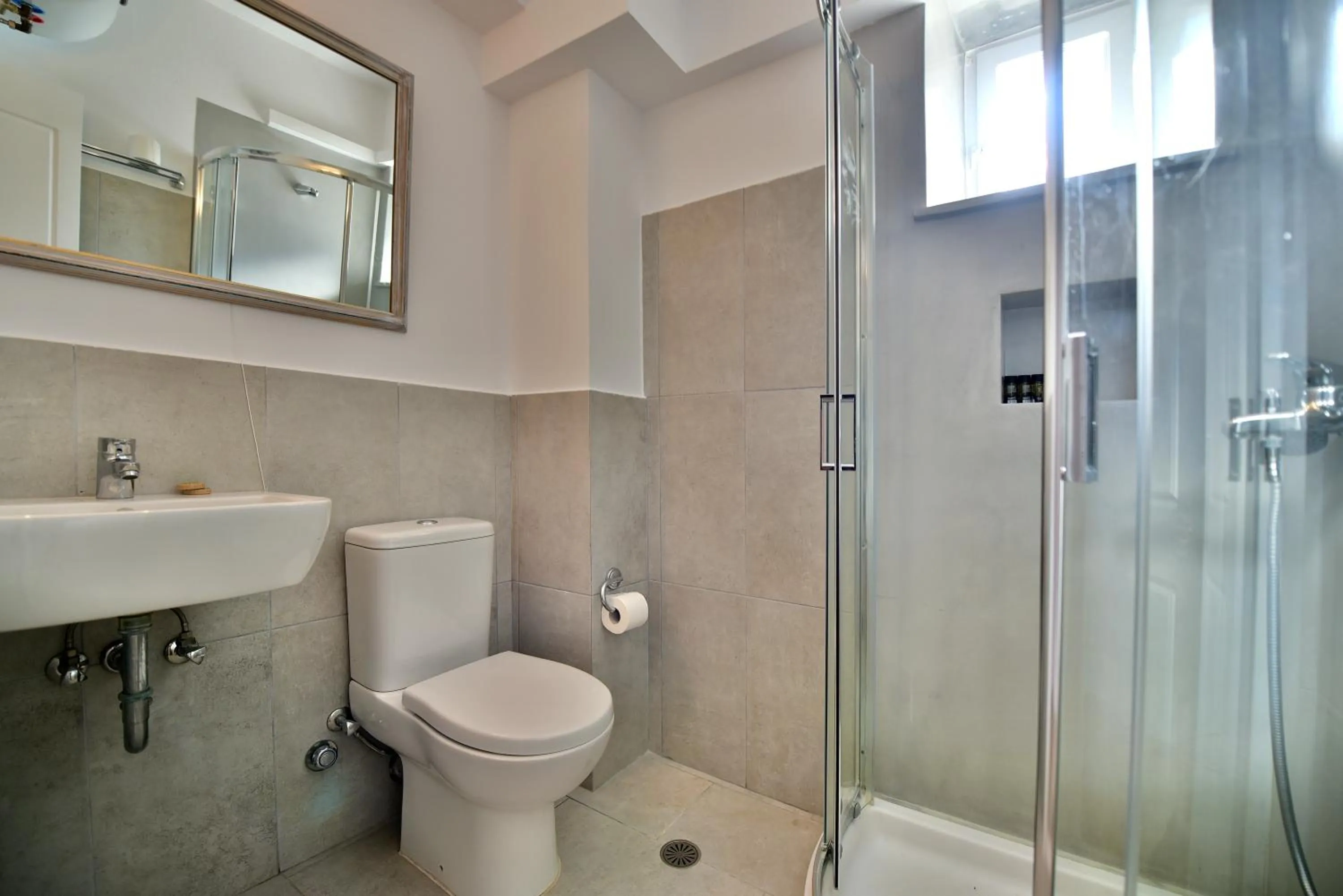 Bathroom in Mistral Hotel