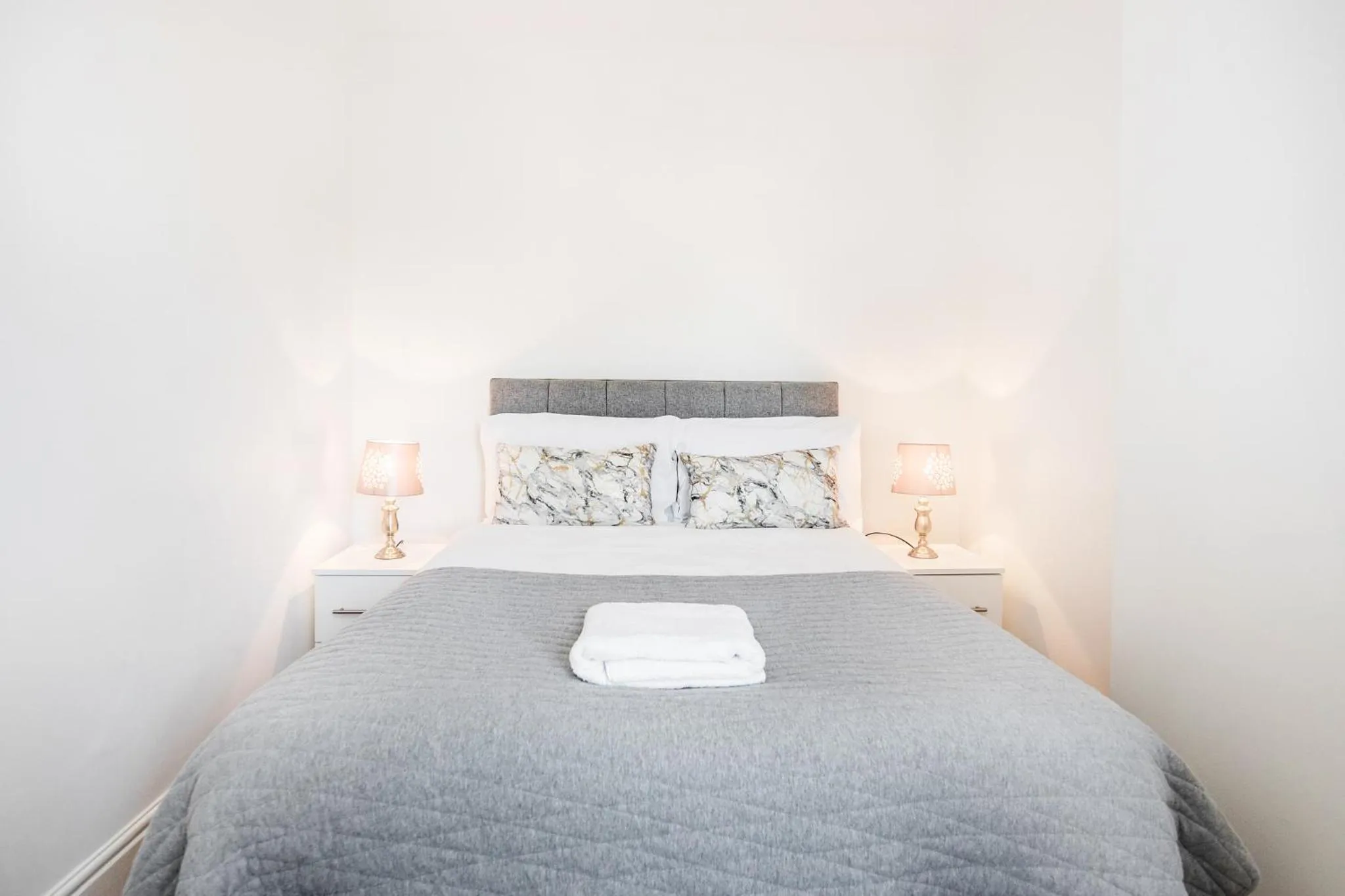 Bedroom, Bed in 4 Bed House - Sleeps 8 - Garden - Parking - Wifi