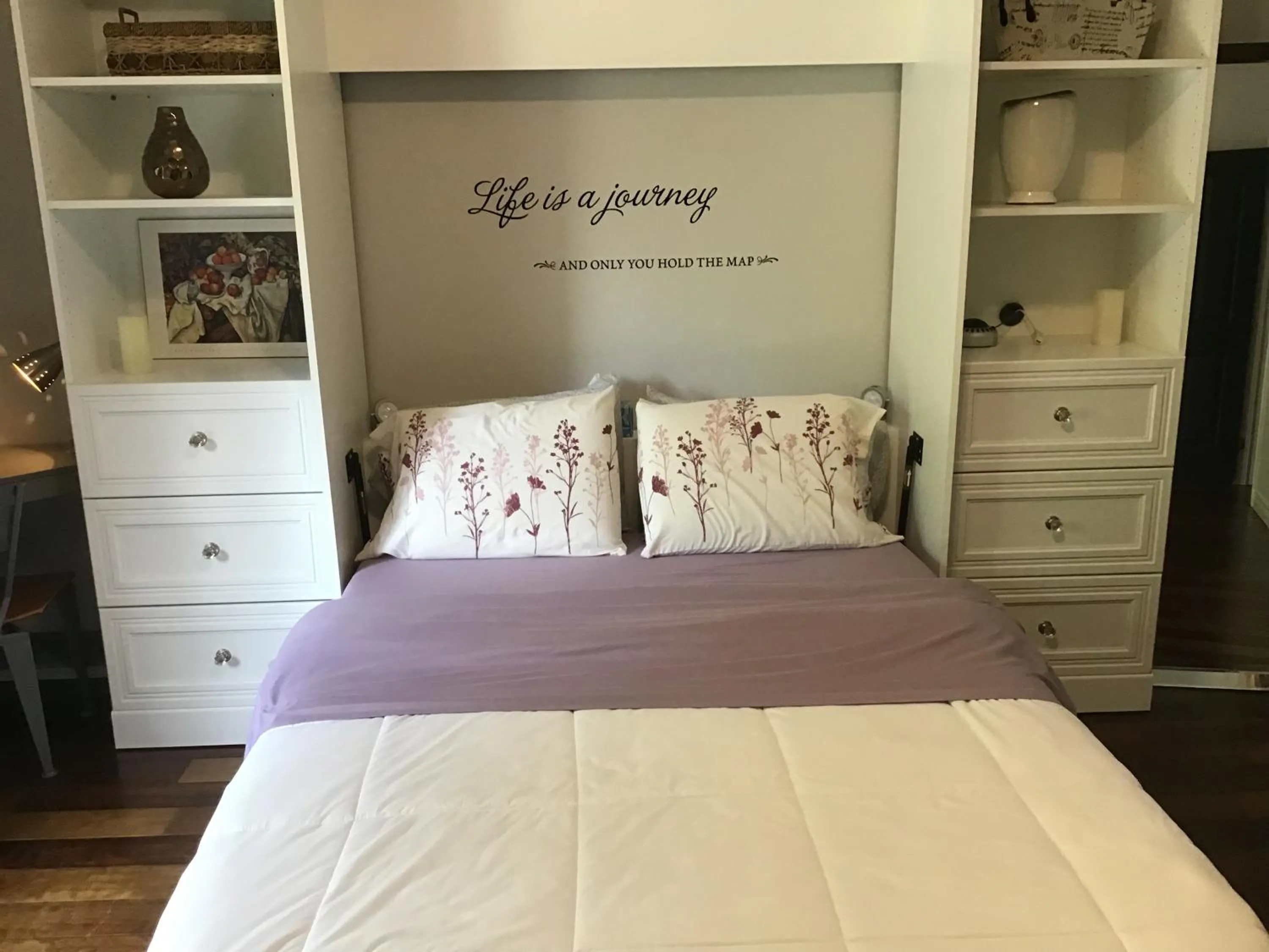 Bed in Cozy Luxury on the Thames in Ontario!