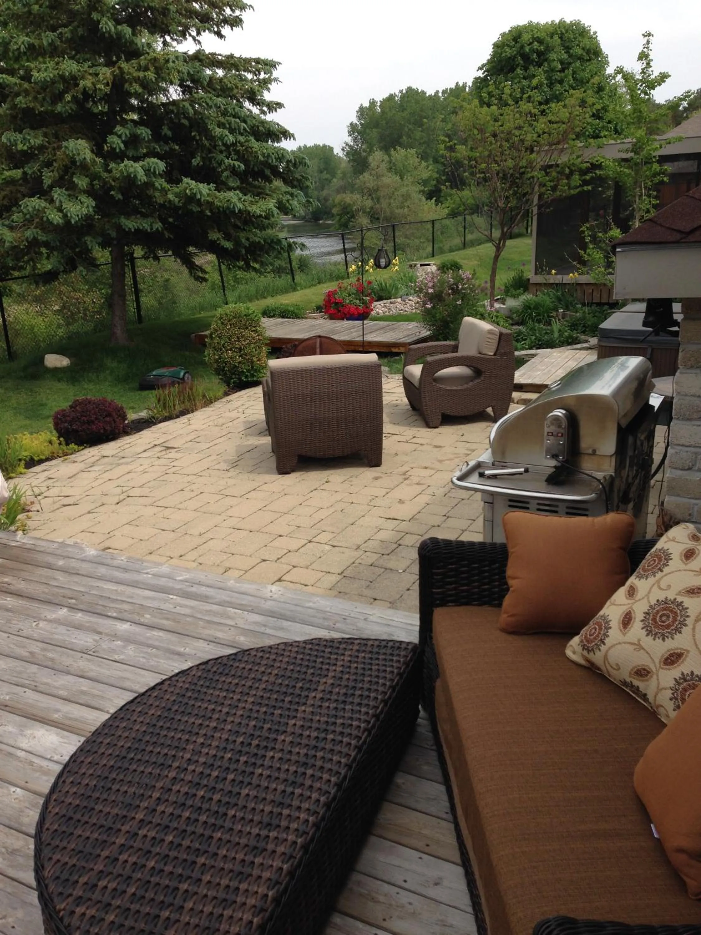 Garden view in Cozy Luxury on the Thames in Ontario!