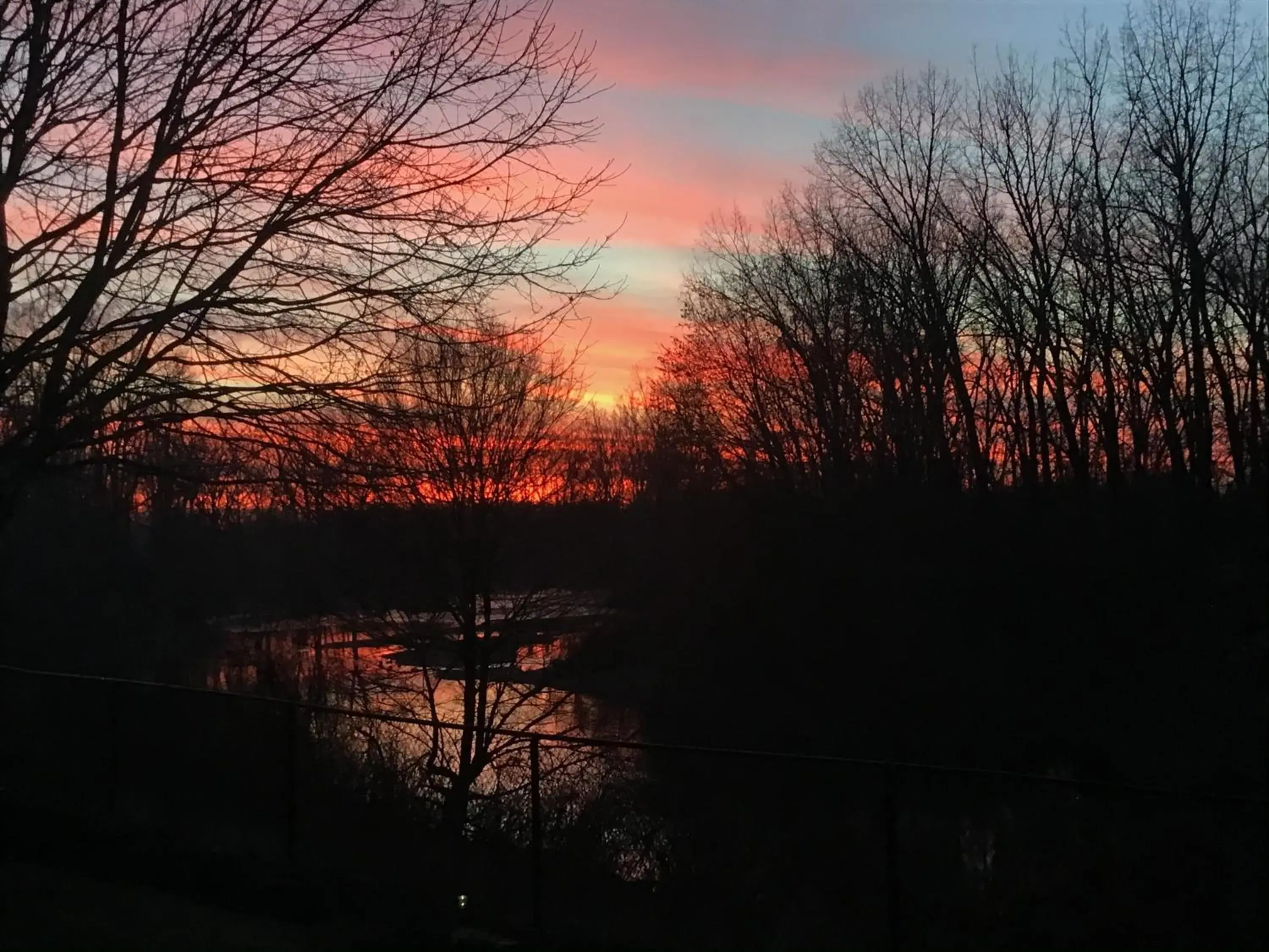 Deluxe Bungalow with Garden View in Cozy Luxury on the Thames in Ontario! Deluxe Bungalow with Garden View in Cozy Luxury on the Thames in Ontario!