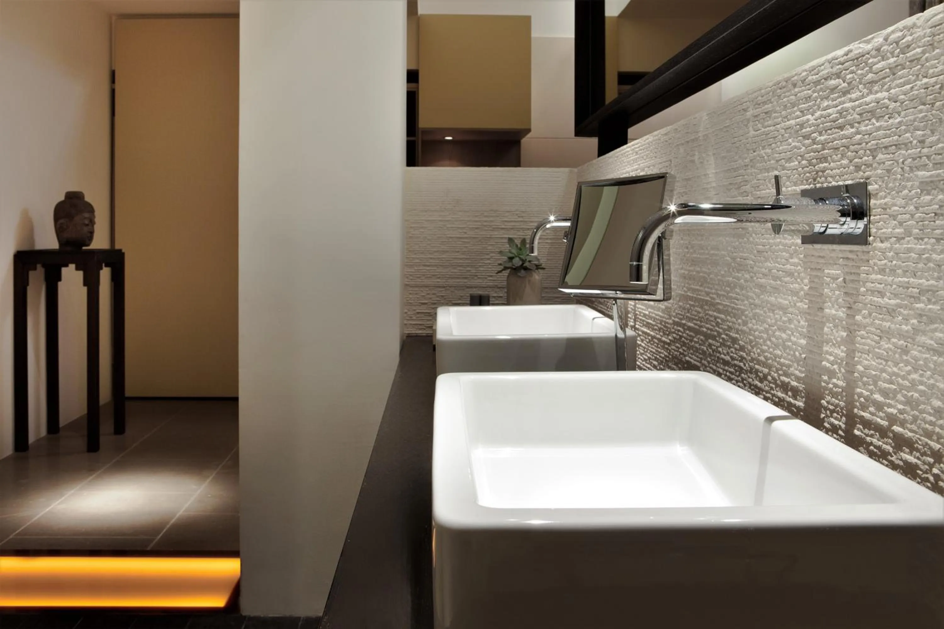 Bathroom in Life Gallery Athens