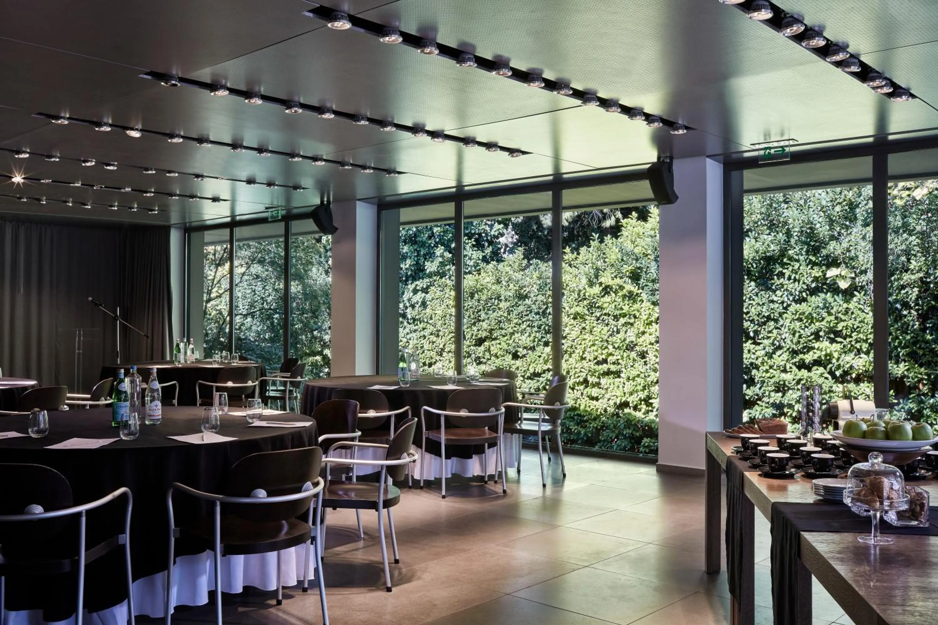 Meeting/conference room in Life Gallery Athens