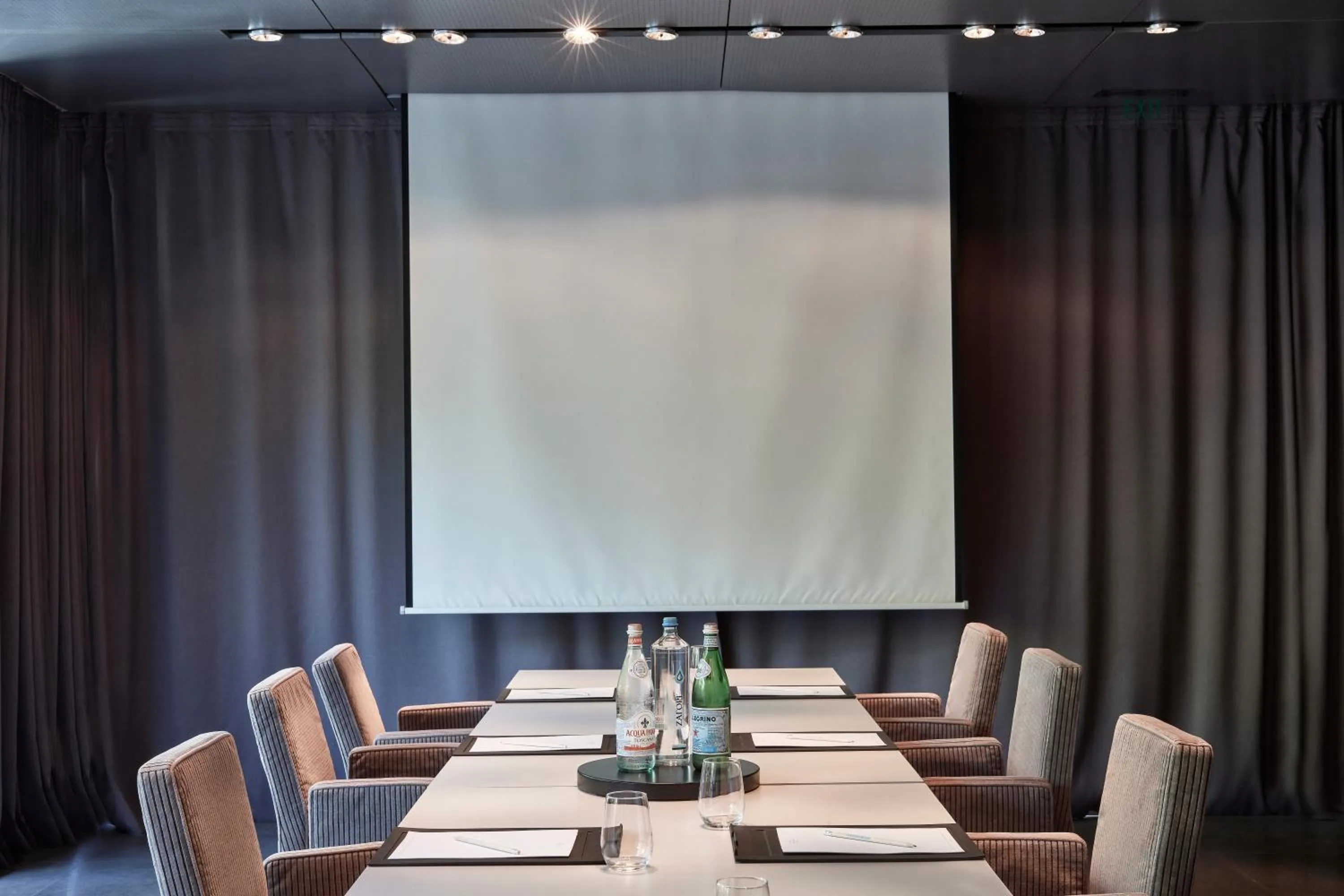 Meeting/conference room in Life Gallery Athens