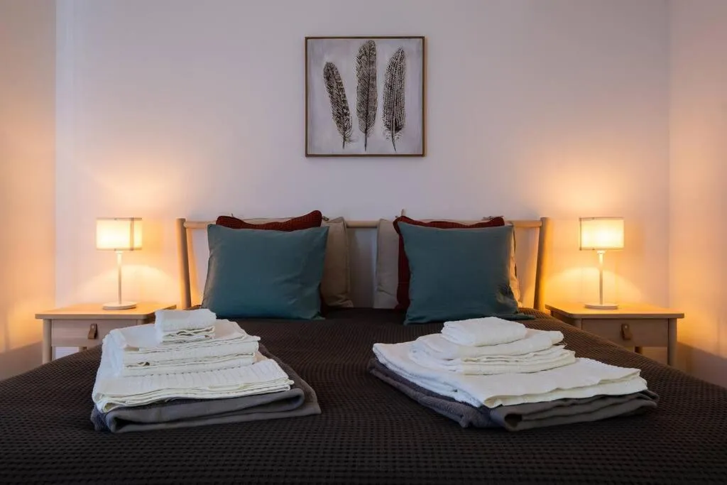 Bed in Vila Nova Suite Apt (historic PDL city center)