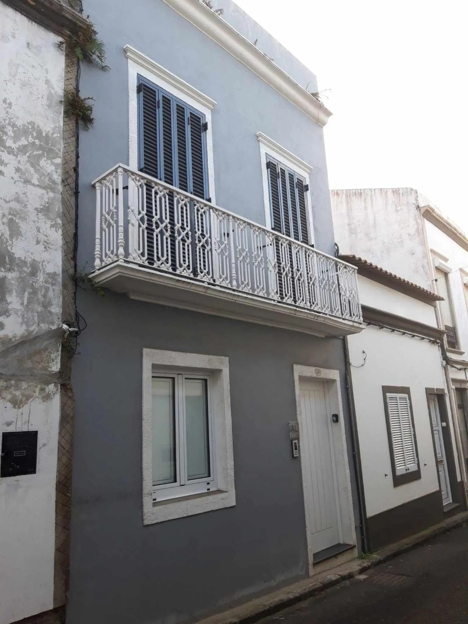 Property building in Vila Nova Suite Apt (historic PDL city center)