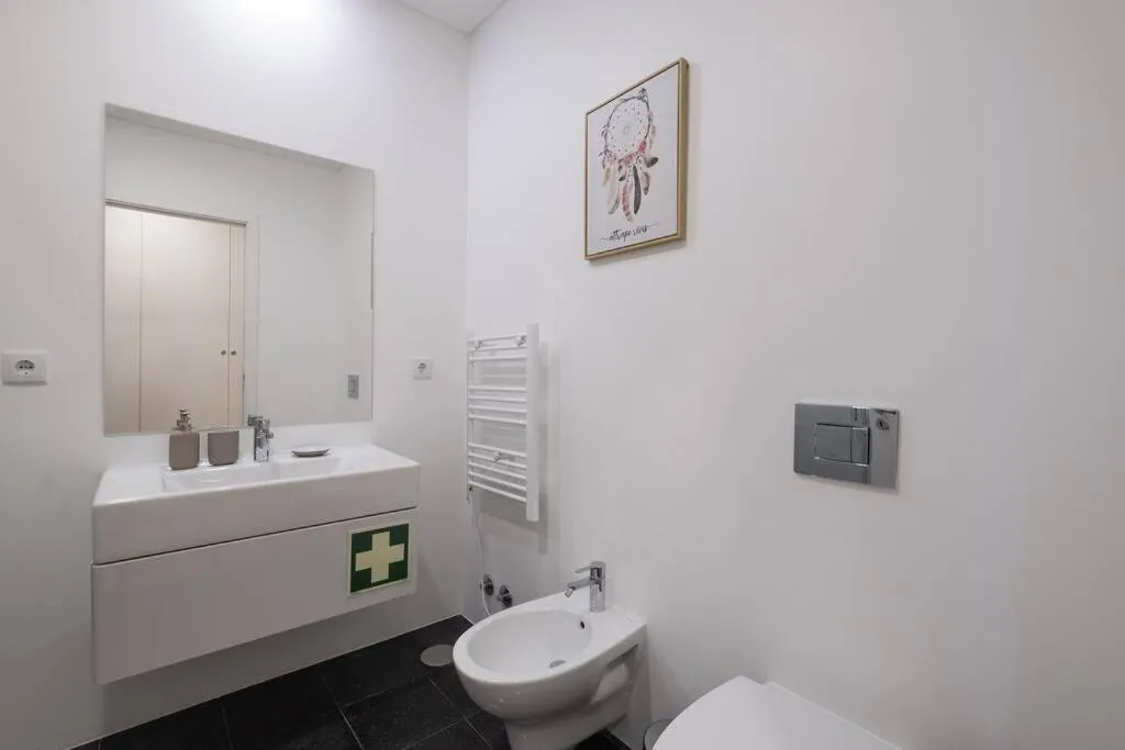 Toilet in Vila Nova Suite Apt (historic PDL city center)