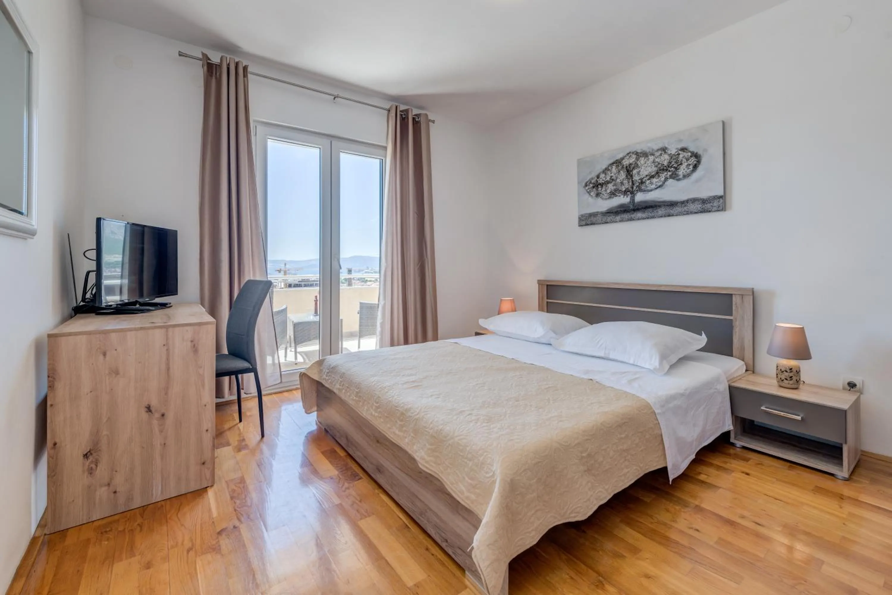 Bed in Apartment Renata + PRIVATE swimming pool in SPLIT