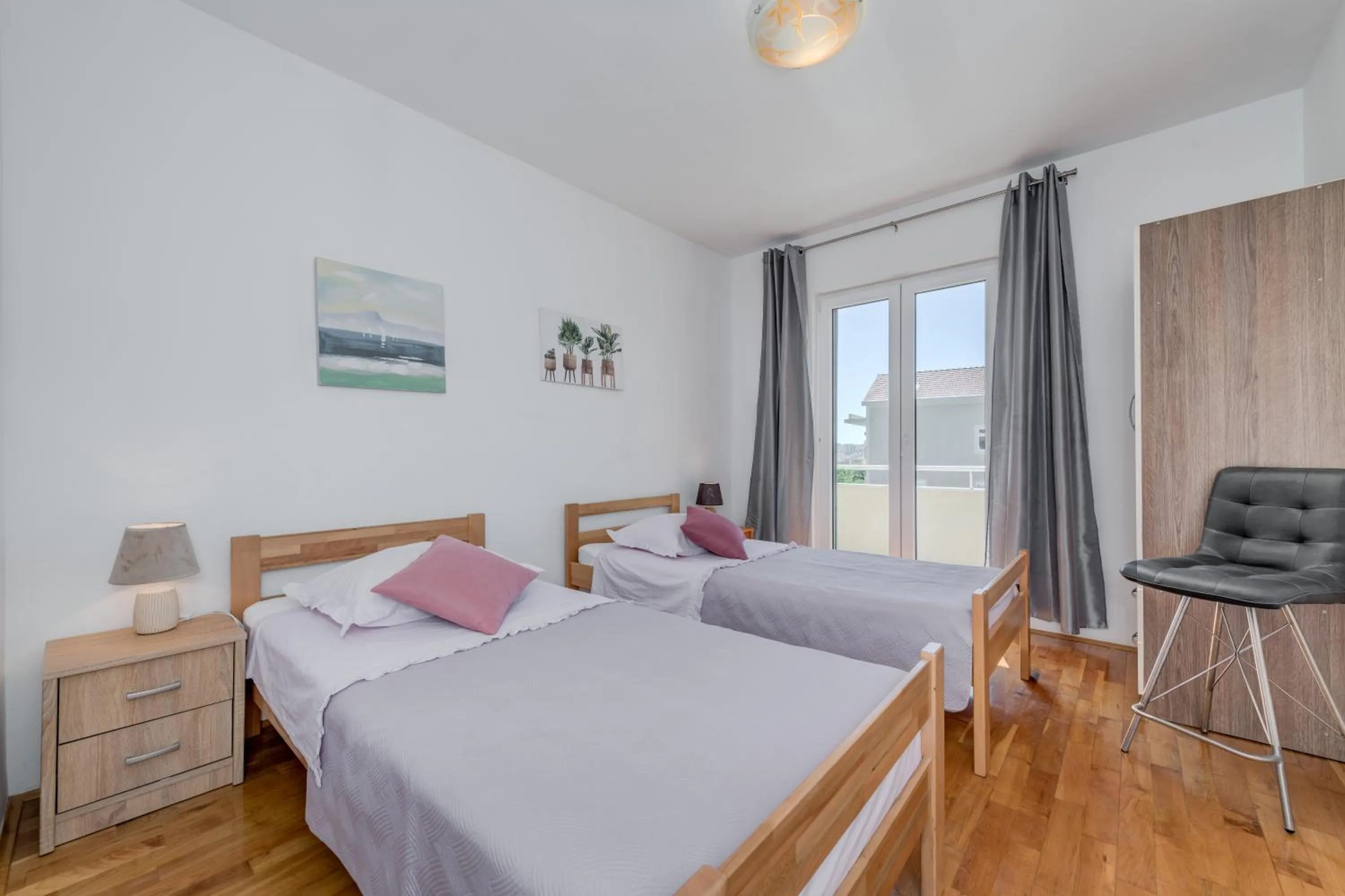 Bed in Apartment Renata + PRIVATE swimming pool in SPLIT