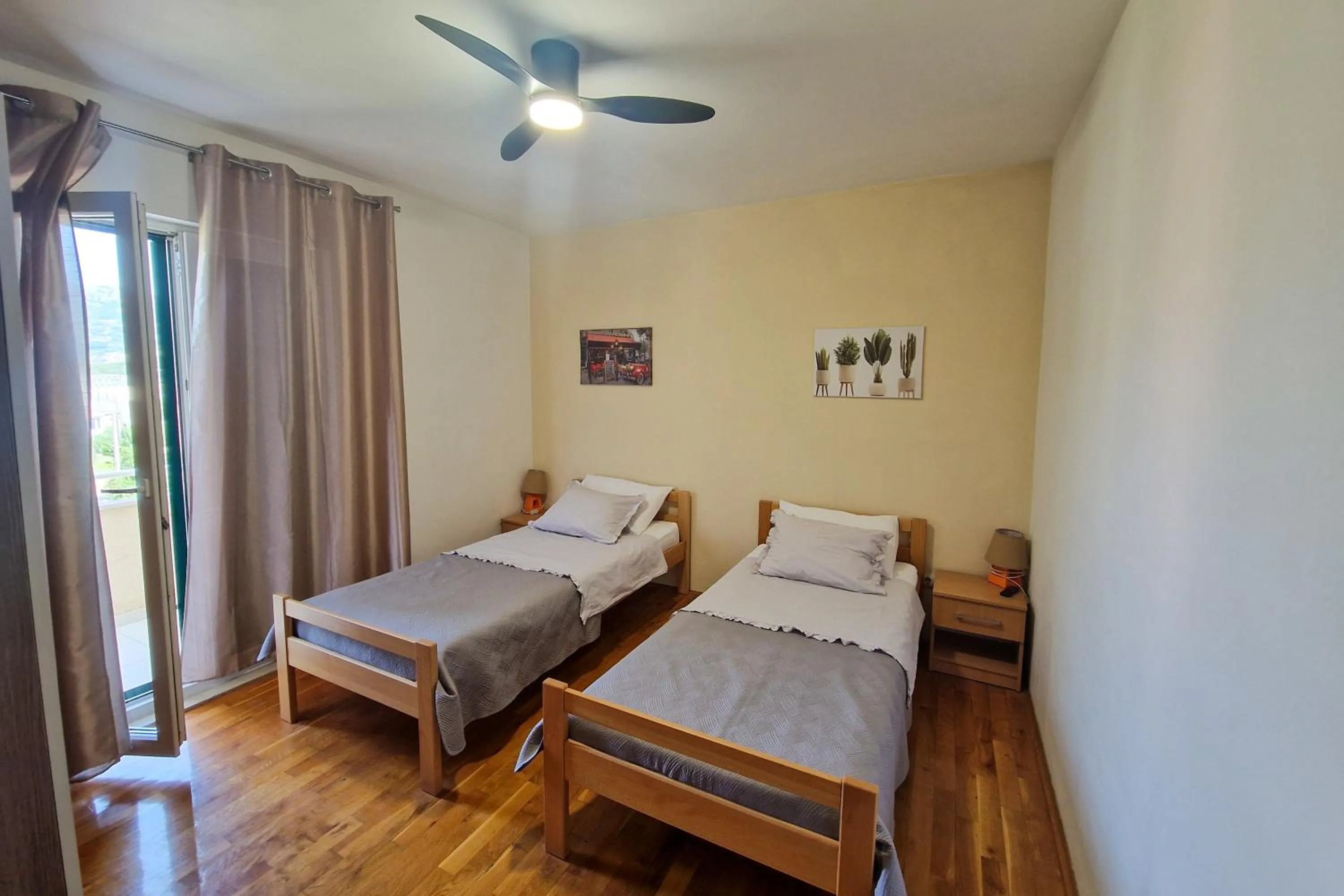 Bed in Apartment Renata + PRIVATE swimming pool in SPLIT