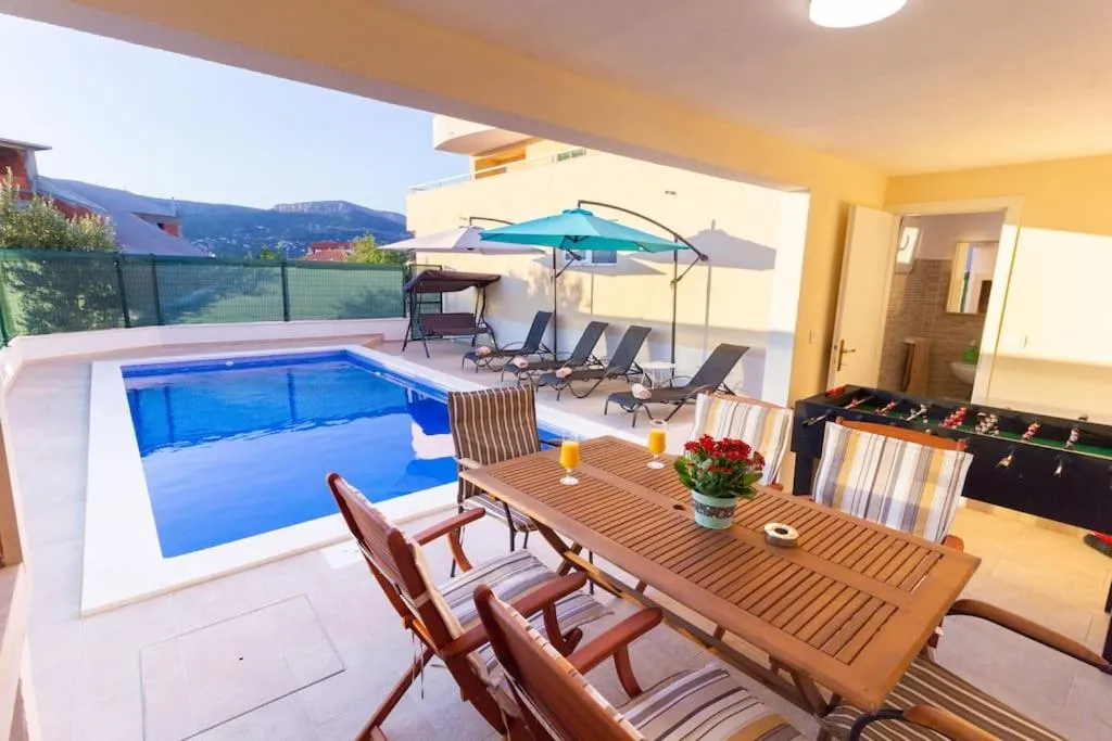 Seating area in Apartment Renata + PRIVATE swimming pool in SPLIT