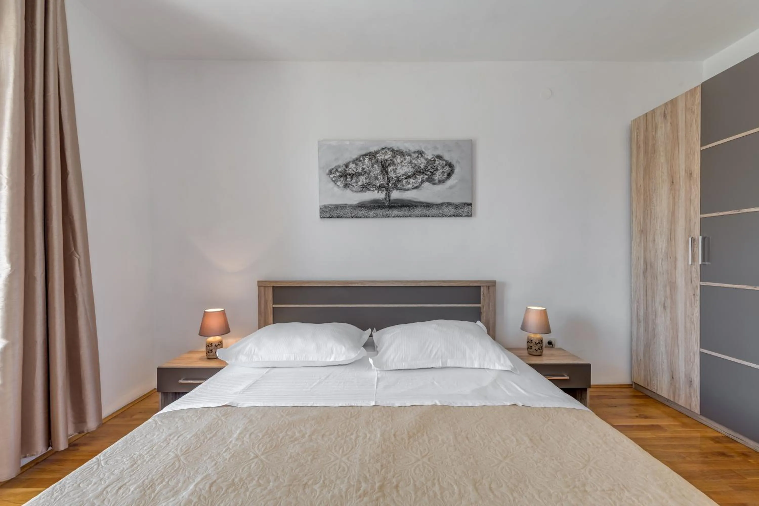 Bed in Apartment Renata + PRIVATE swimming pool in SPLIT