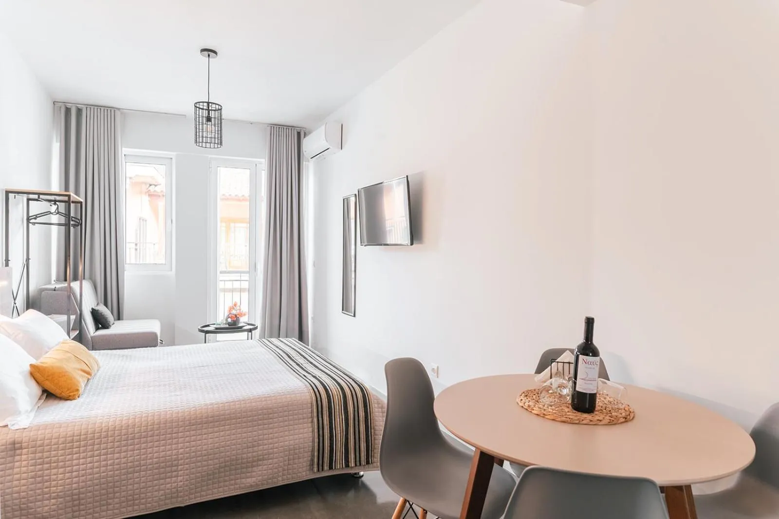 Bed in MAGNOLIA SUITES