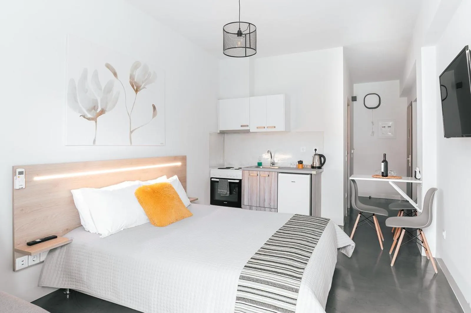 Bed in MAGNOLIA SUITES