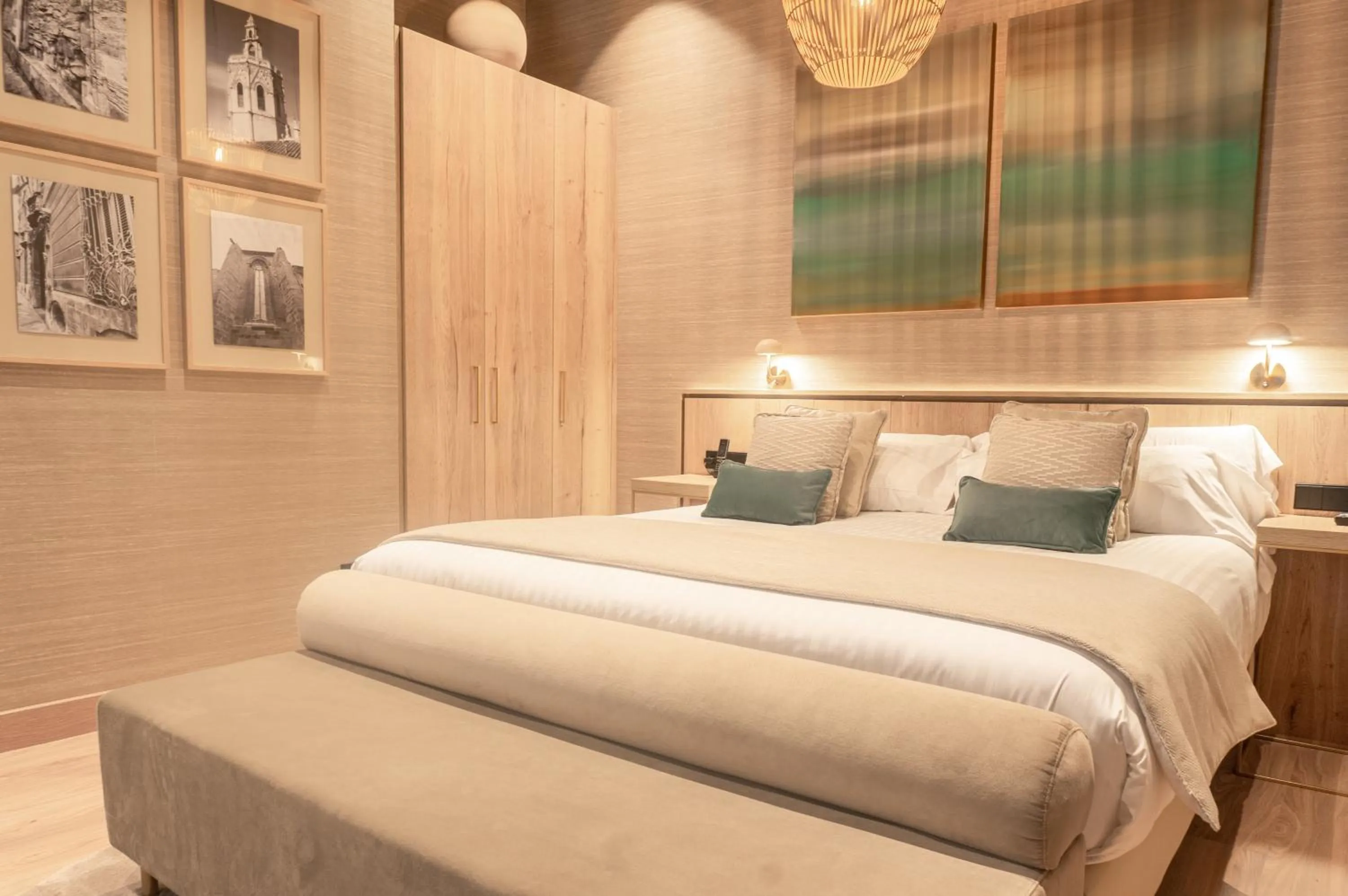 Bedroom, Bed in The Valentia Corretgería