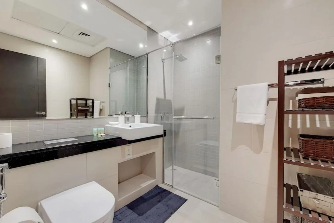 Bedroom in Silverene Tower B, Dubai Marina - Vibrant Two Bedroom