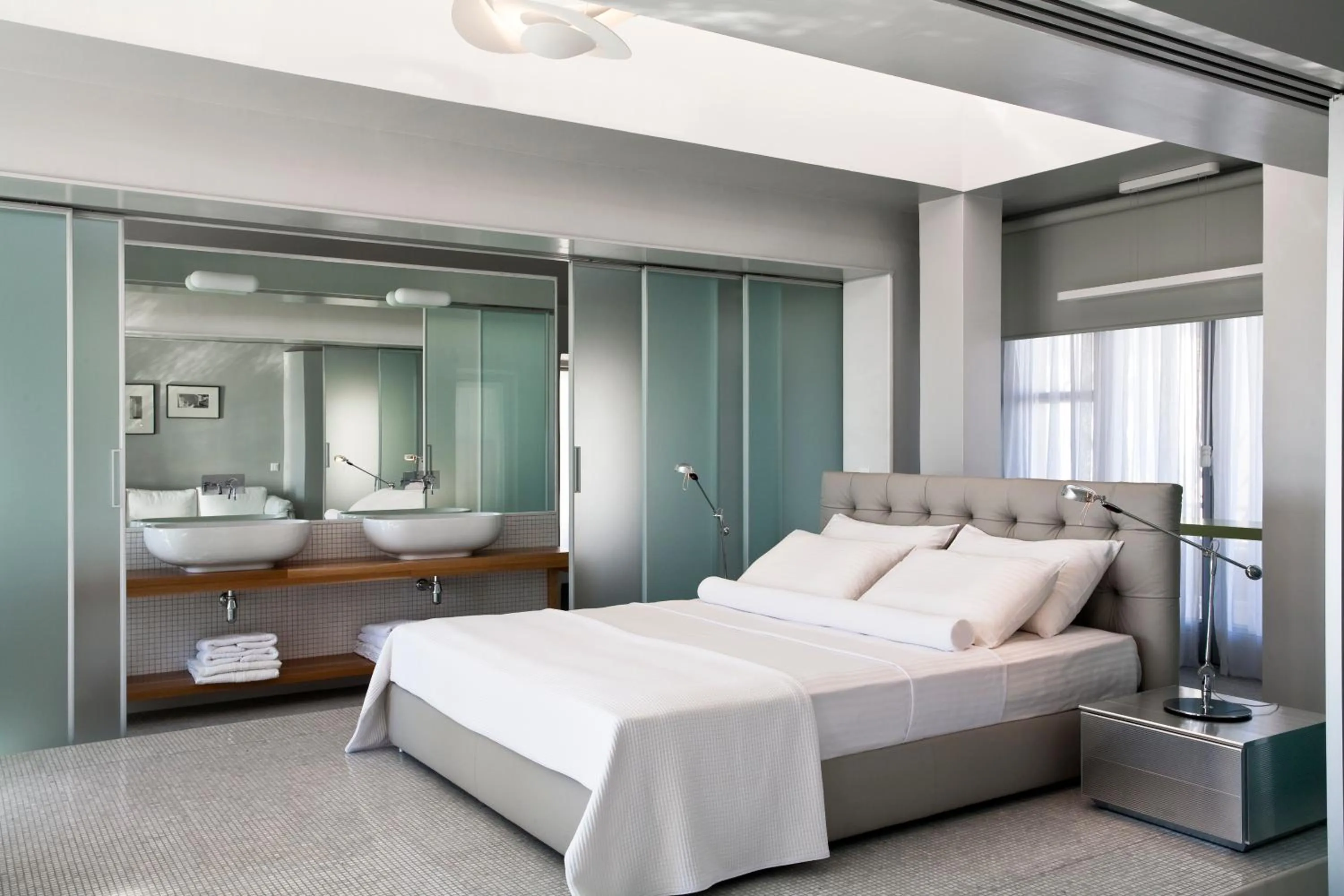 Bed in The Majestic Hotel