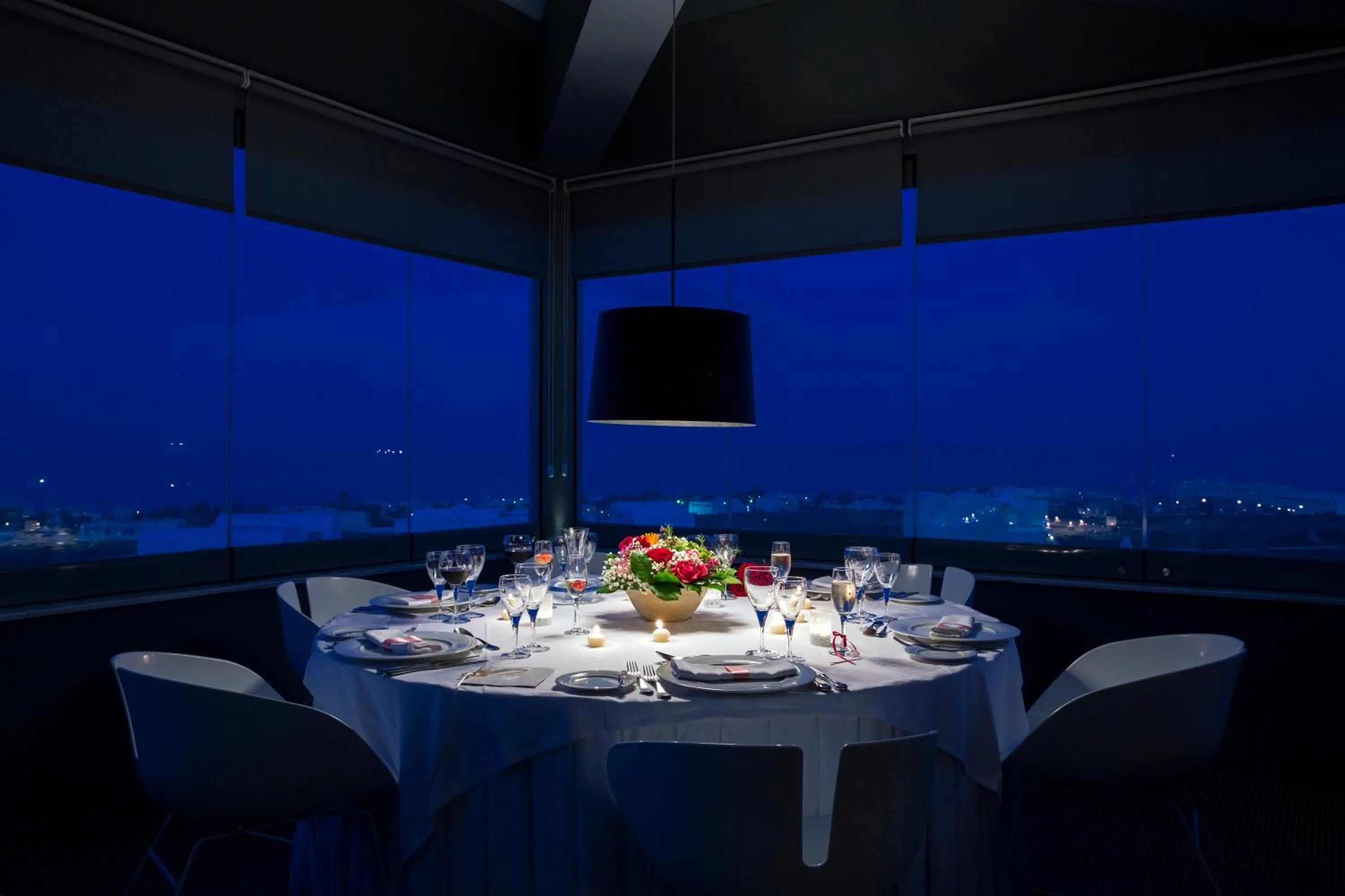 Restaurant/places to eat in The Majestic Hotel