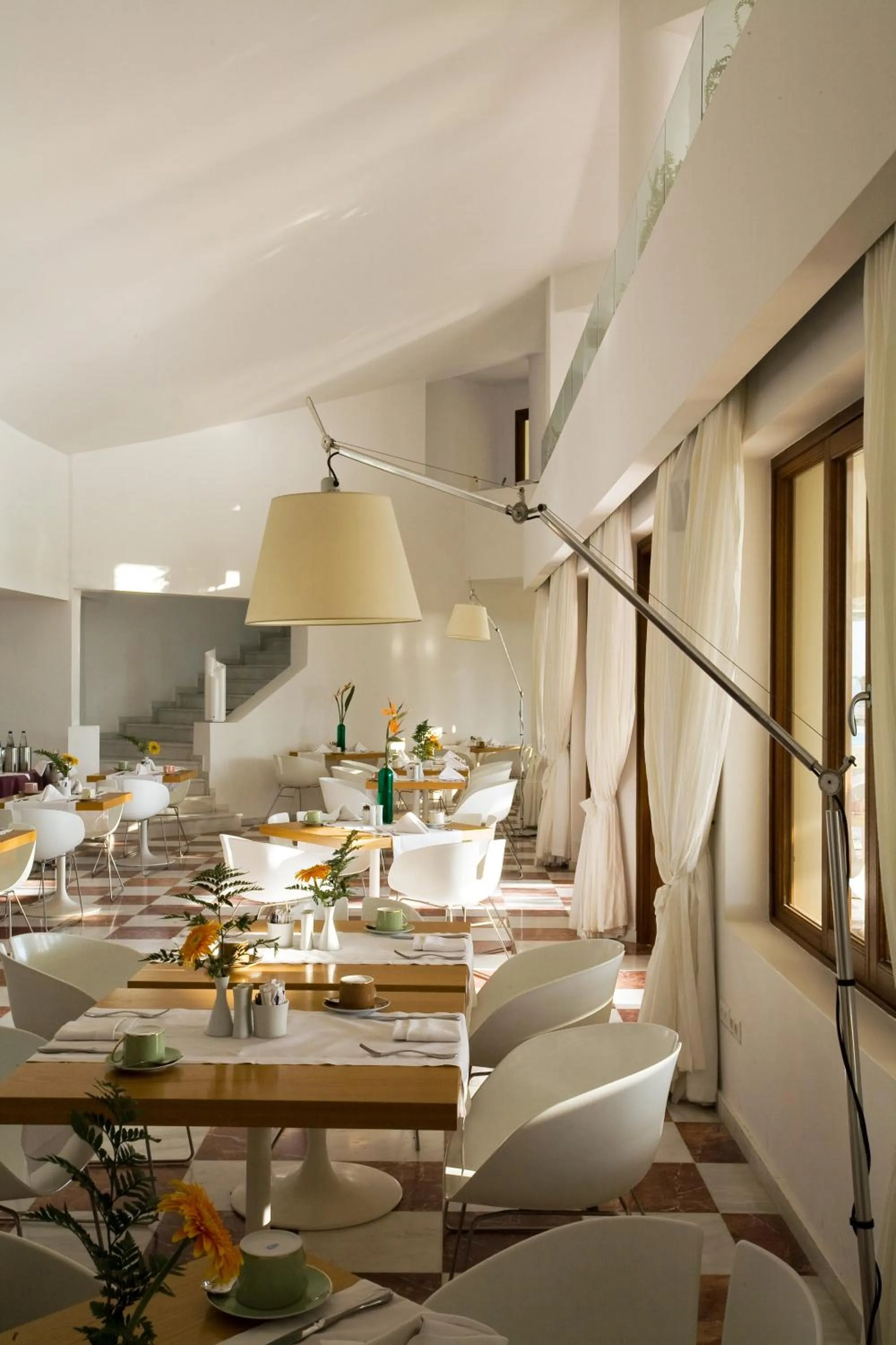 Restaurant/places to eat in The Majestic Hotel