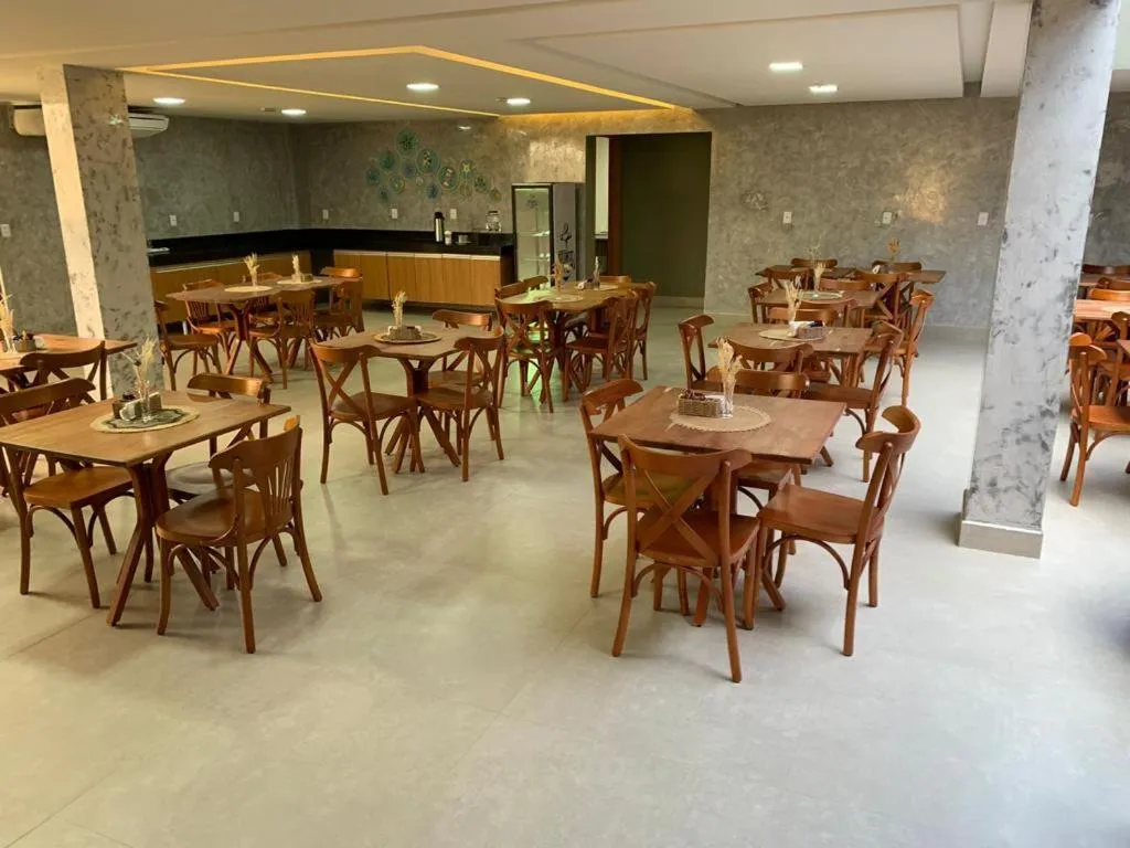 Restaurant/places to eat in Pousada Atlantic