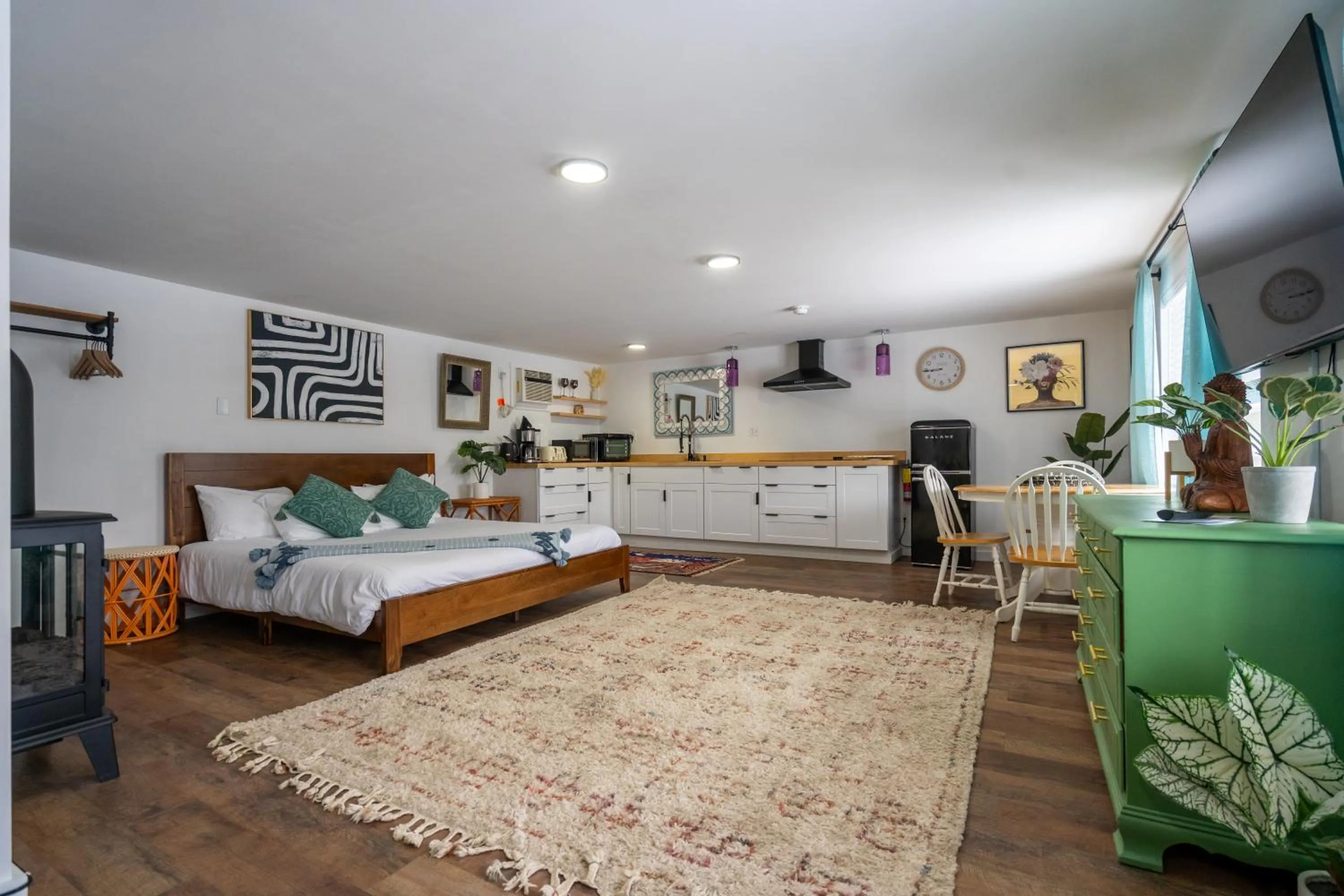 Bed in Wolfjaw Lodge