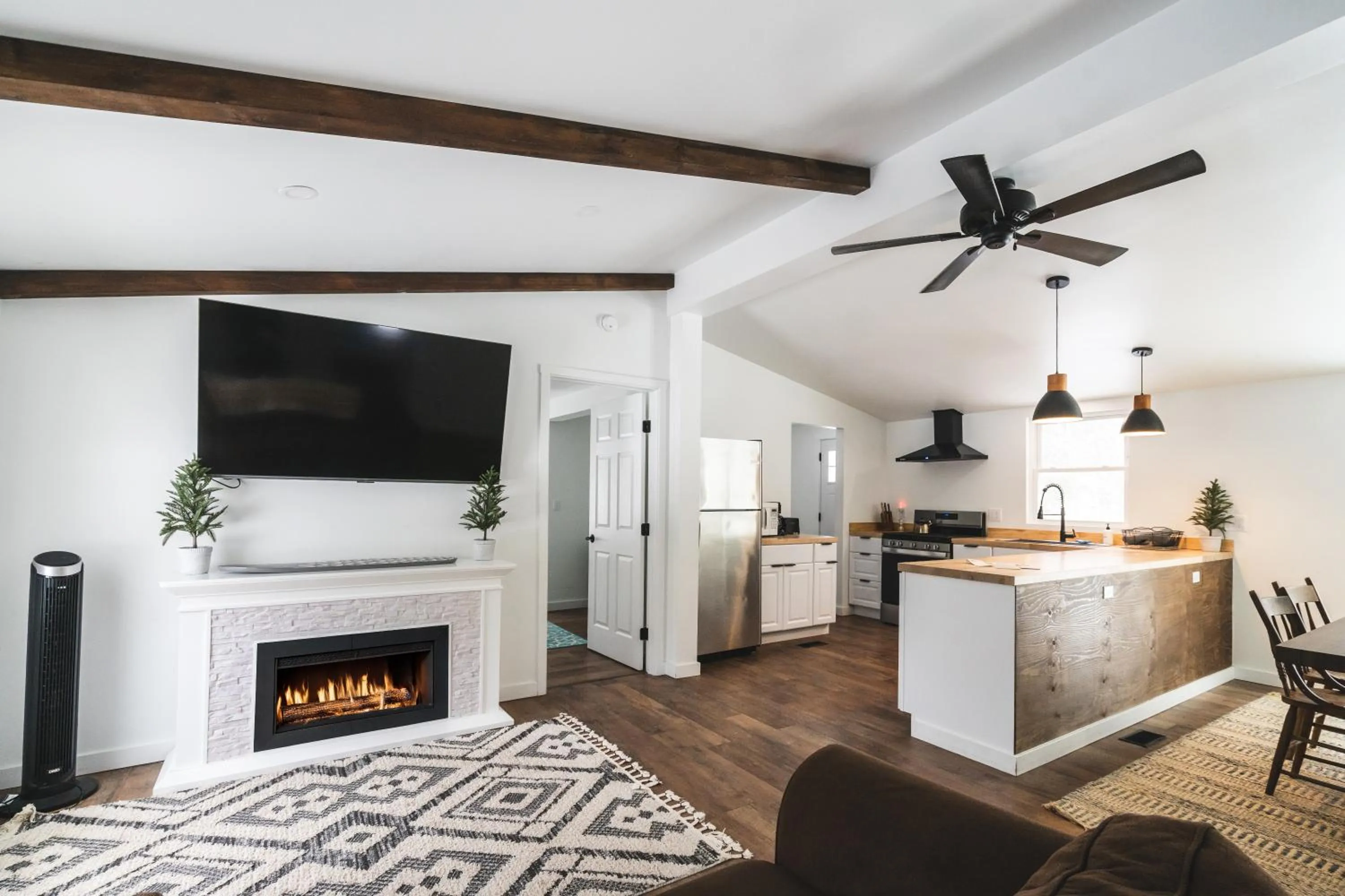 Living room in Wolfjaw Lodge