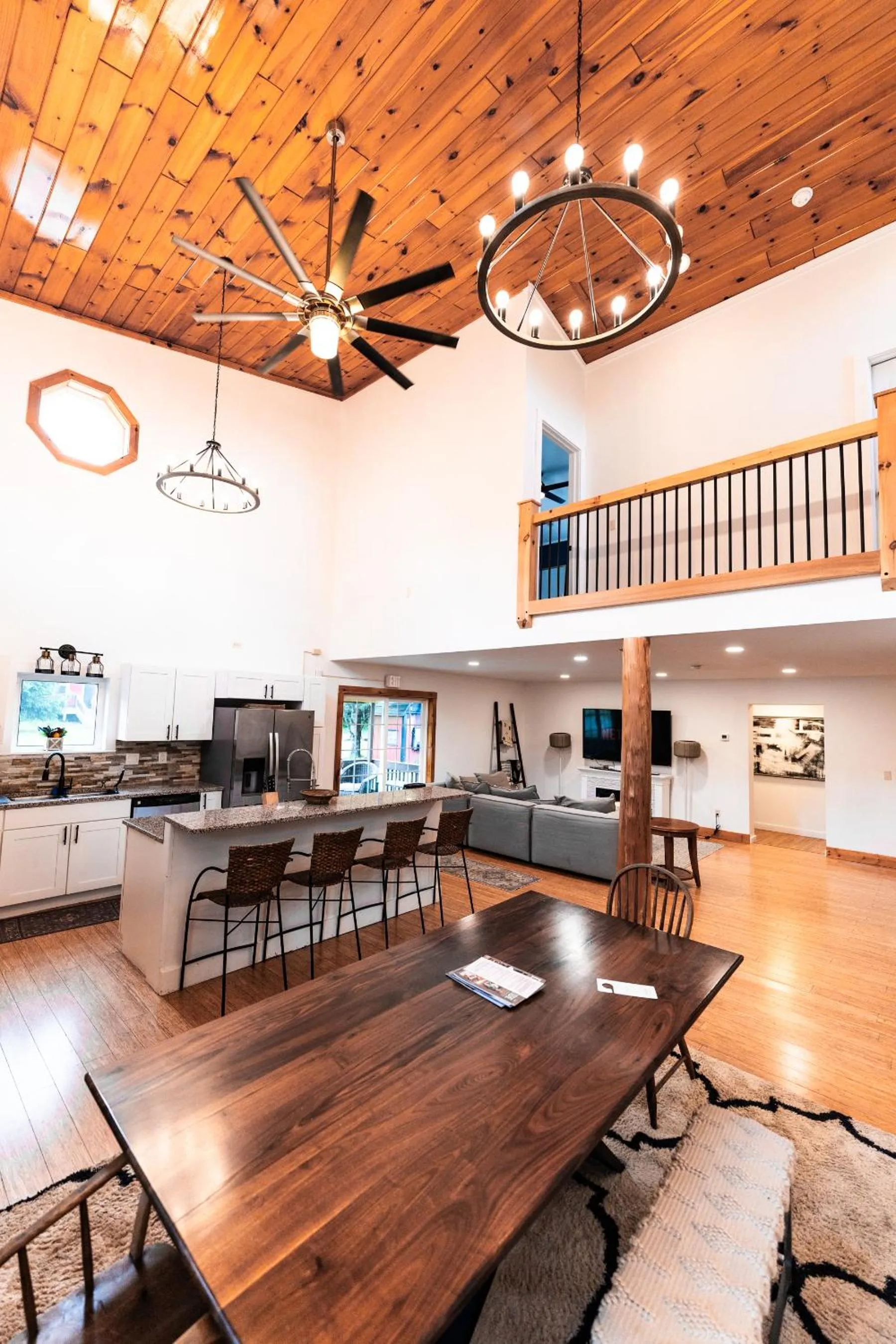 Living room in Wolfjaw Lodge