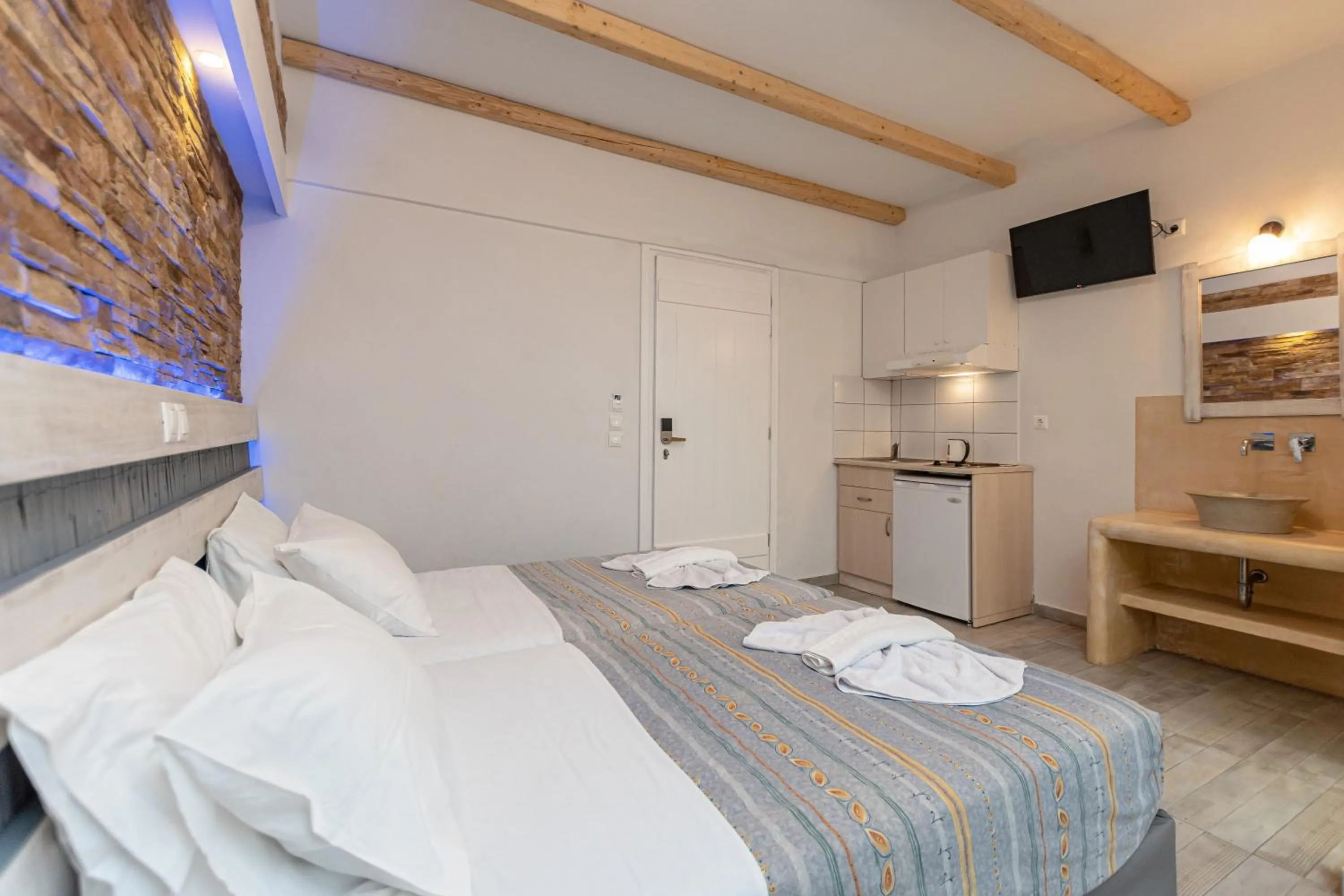 Photo of the whole room, Bed in Agios Prokopios Hotel