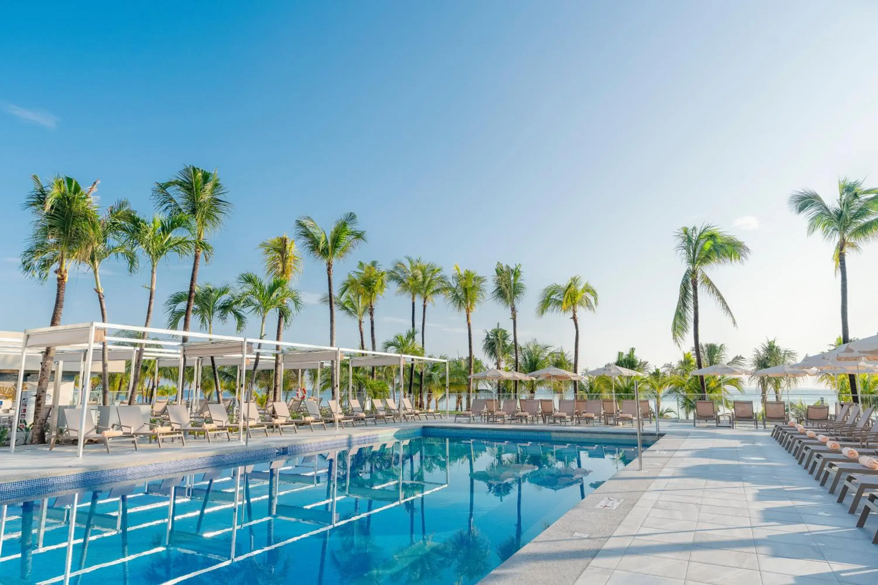 Swimming pool in Riu Caribe - All Inclusive Swimming pool in Riu Caribe - All Inclusive