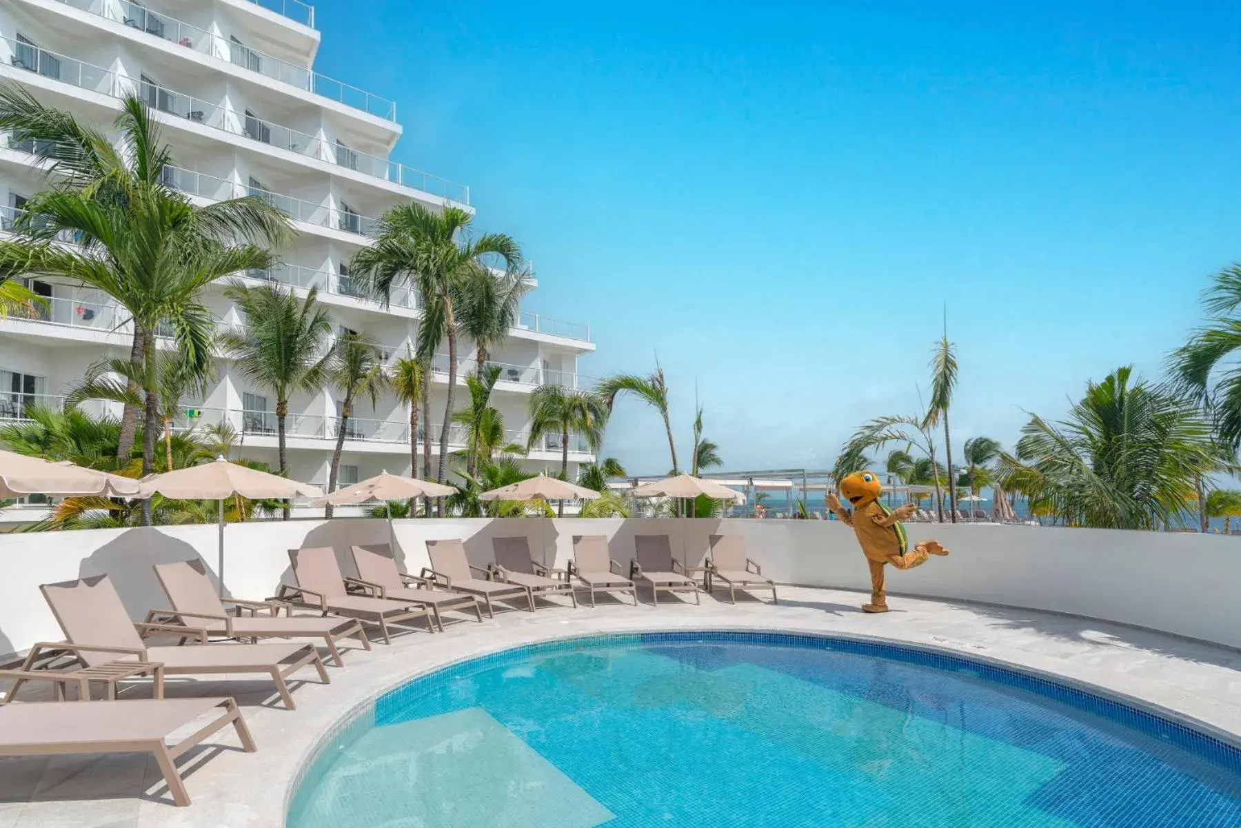 Swimming pool in Riu Caribe - All Inclusive Swimming pool in Riu Caribe - All Inclusive