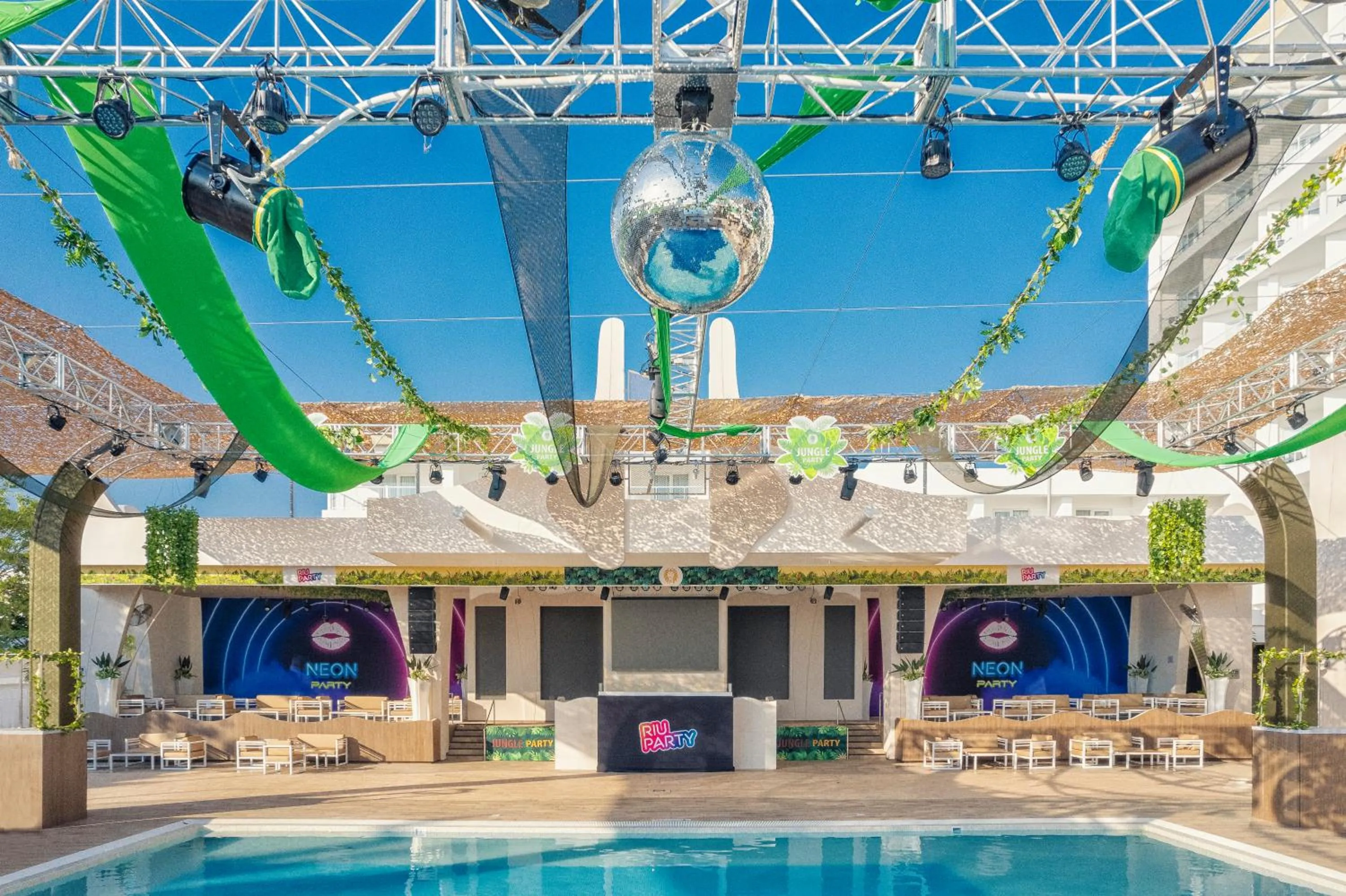 Swimming pool in Riu Caribe - All Inclusive