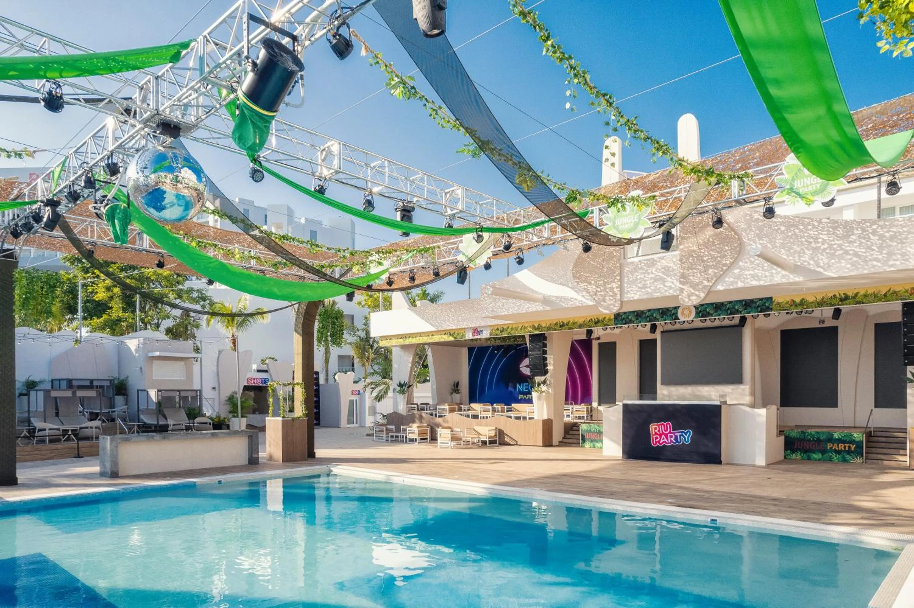 Swimming pool in Riu Caribe - All Inclusive