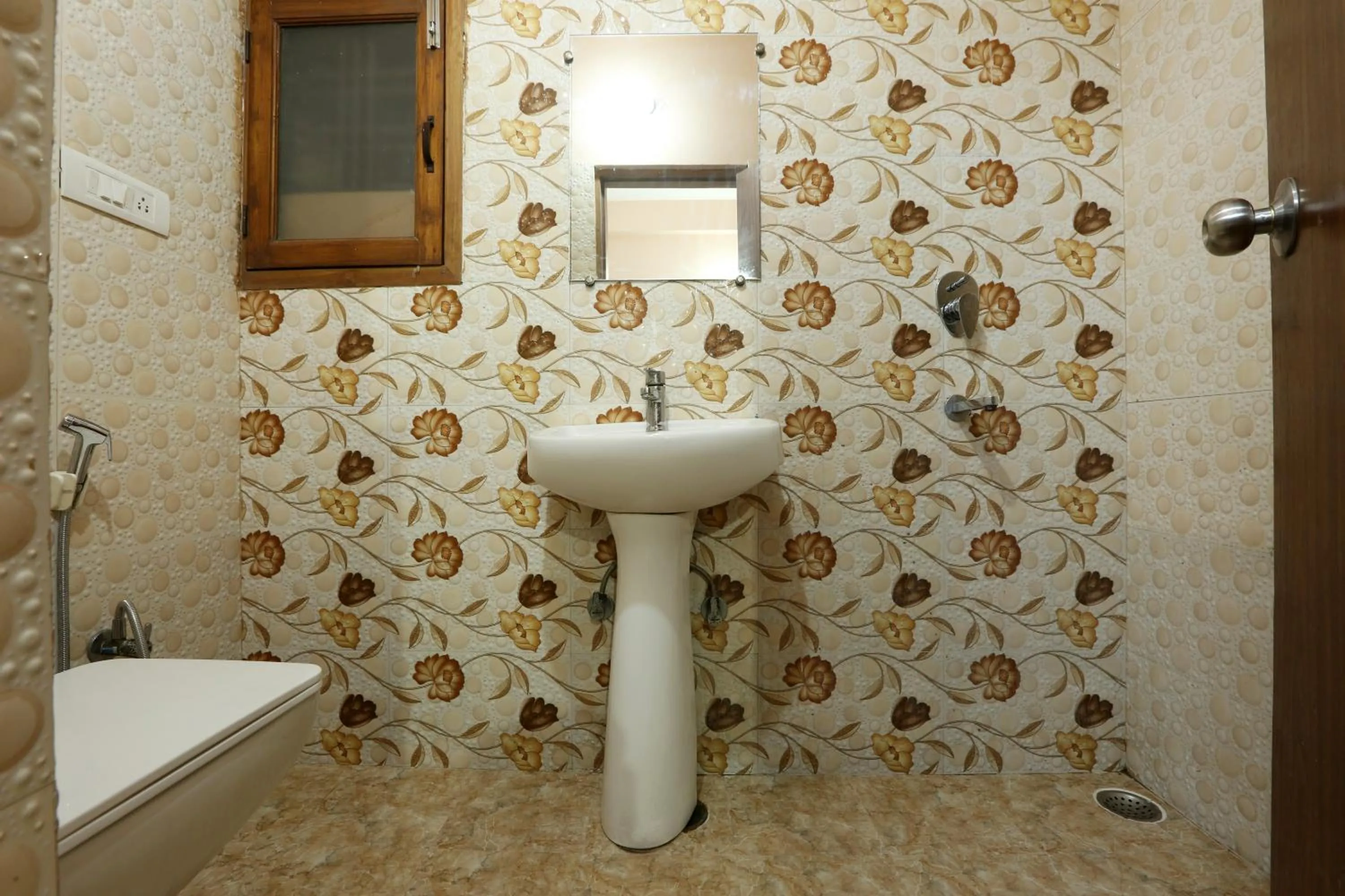 Bathroom in Hotel Surya Palace By Aura