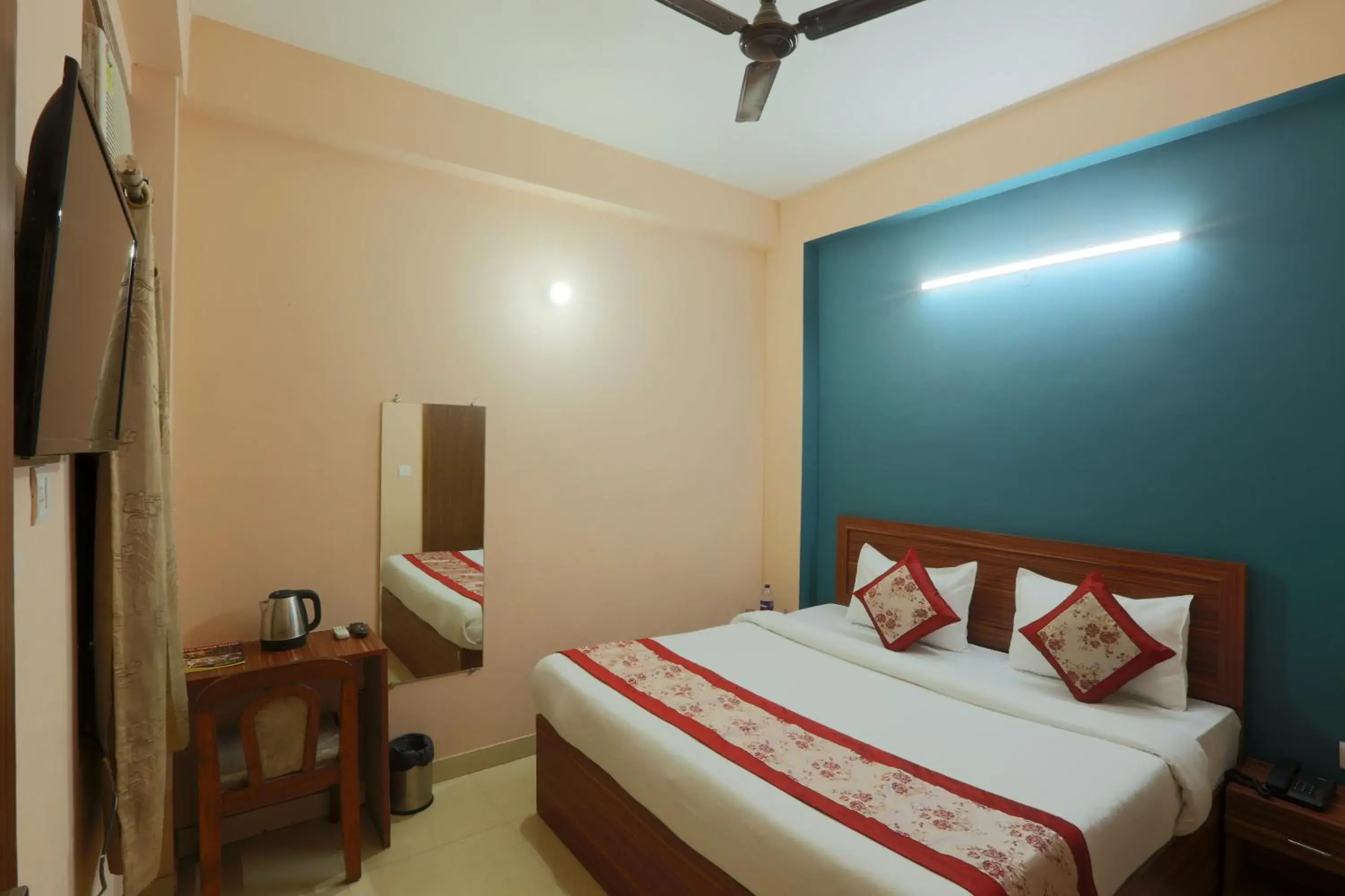 Photo of the whole room, Bed in Hotel Surya Palace By Aura Photo of the whole room, Bed in Hotel Surya Palace By Aura