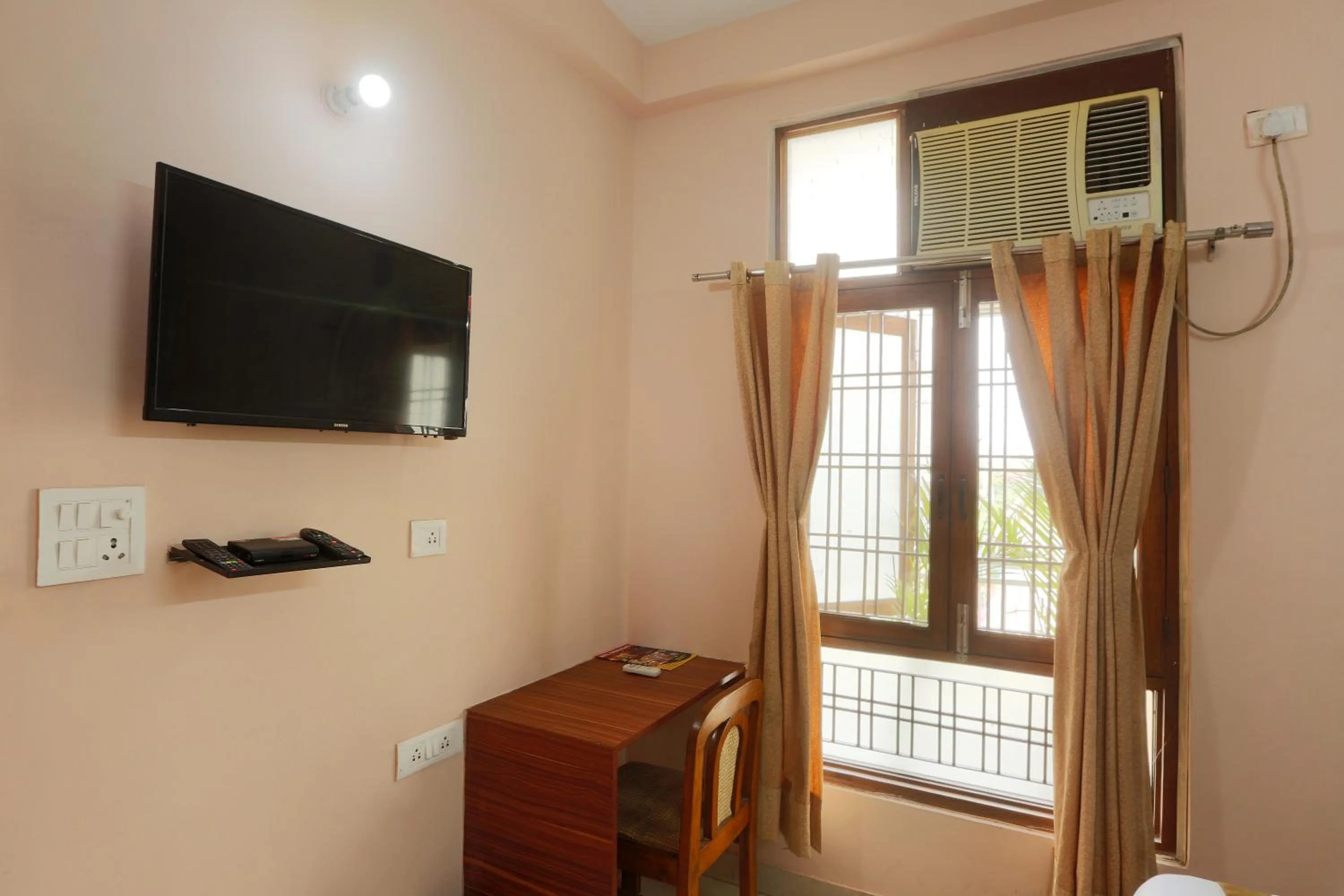 TV and multimedia in Hotel Surya Palace By Aura