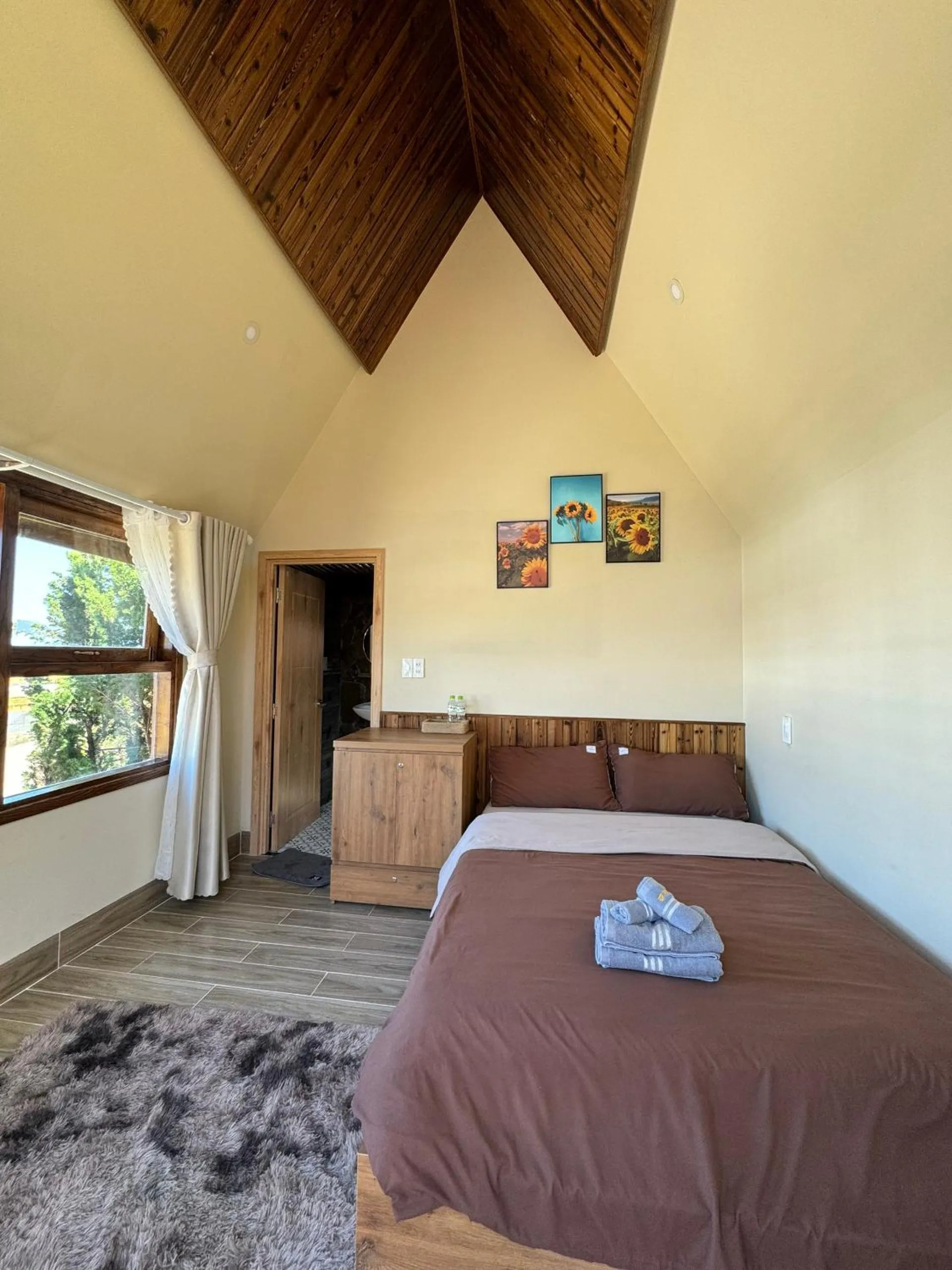 Photo of the whole room, Bed in Nhà Sói Homestay Da Lat