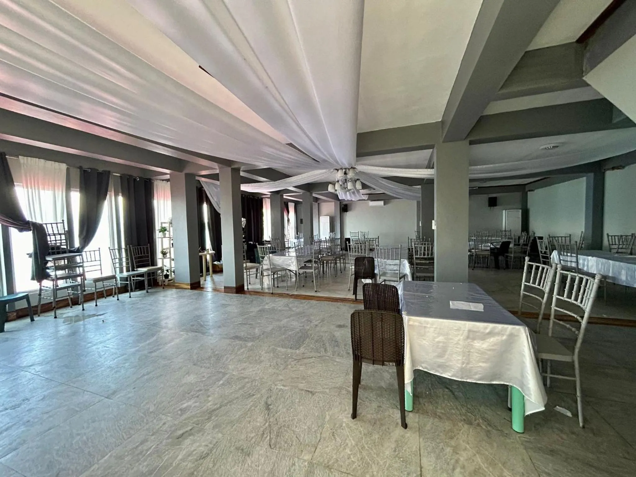 Restaurant/places to eat in El Krimphoff Resort